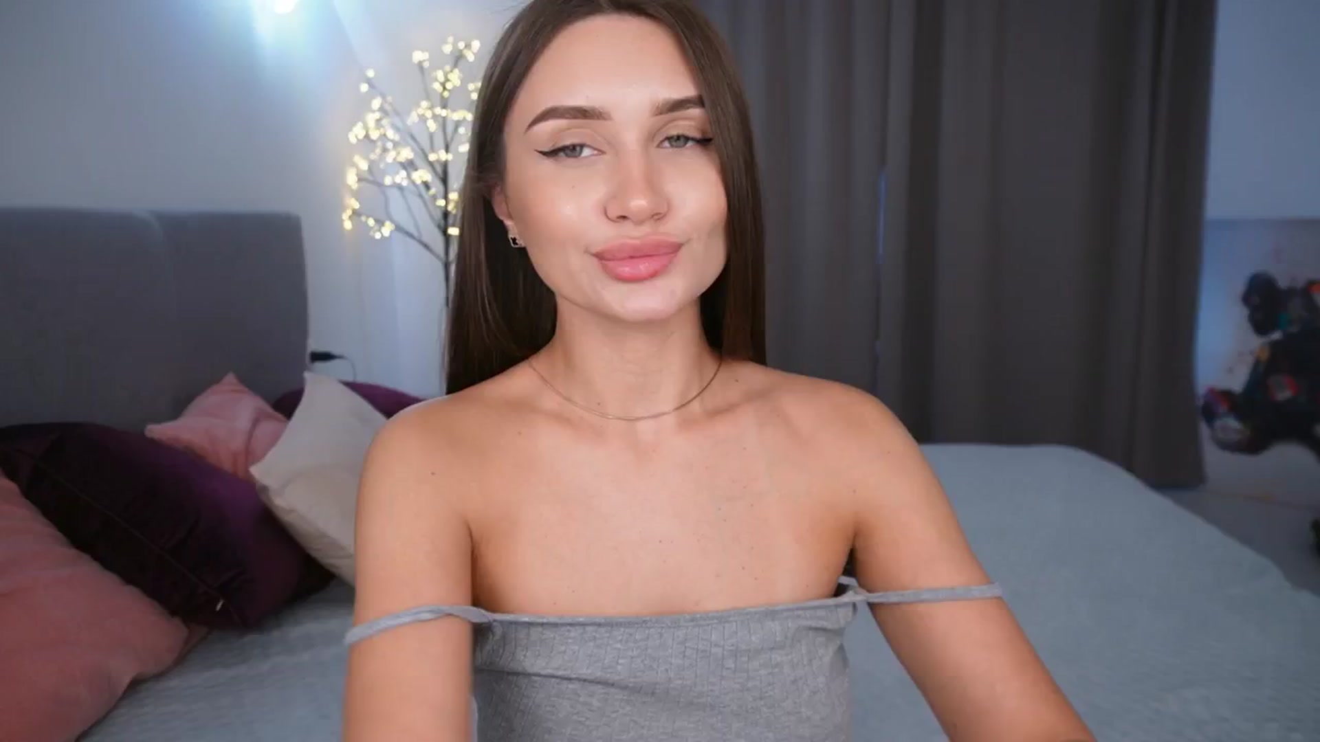 Gallery image thumbnail from Doll_Amy's myfreecams stream on, 05/26/2024, 16:33 image 11 of 20