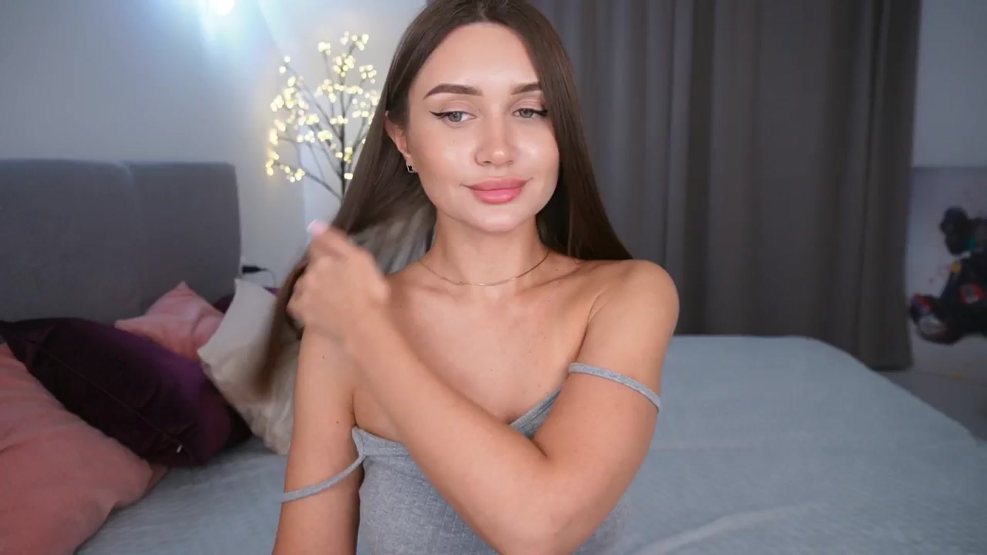 Gallery image thumbnail from Doll_Amy's myfreecams stream on, 05/26/2024, 17:36 image 16 of 20