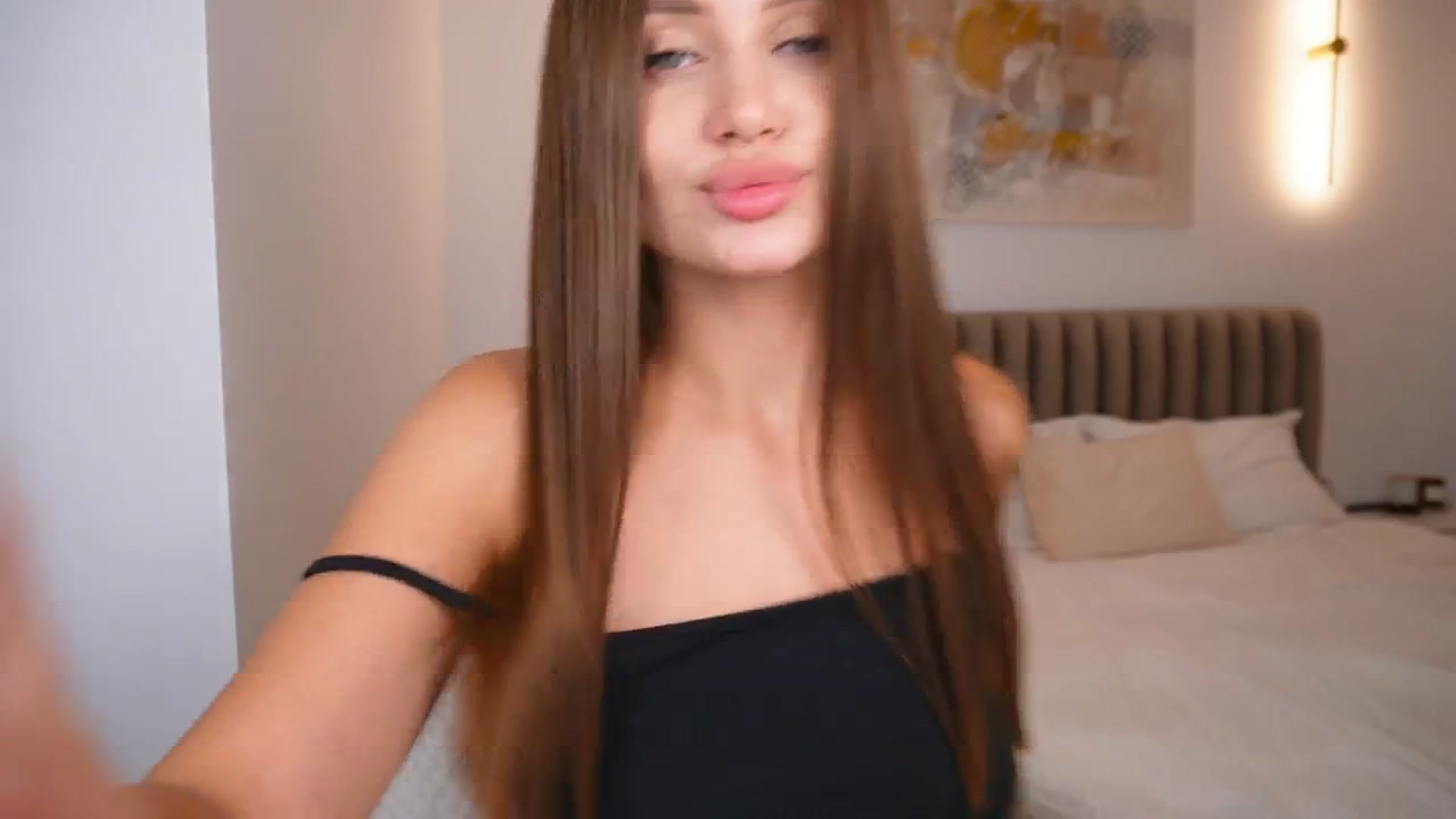 Gallery image thumbnail from Doll_Amy's myfreecams stream on, 09/16/2024, 18:13 image 10 of 20