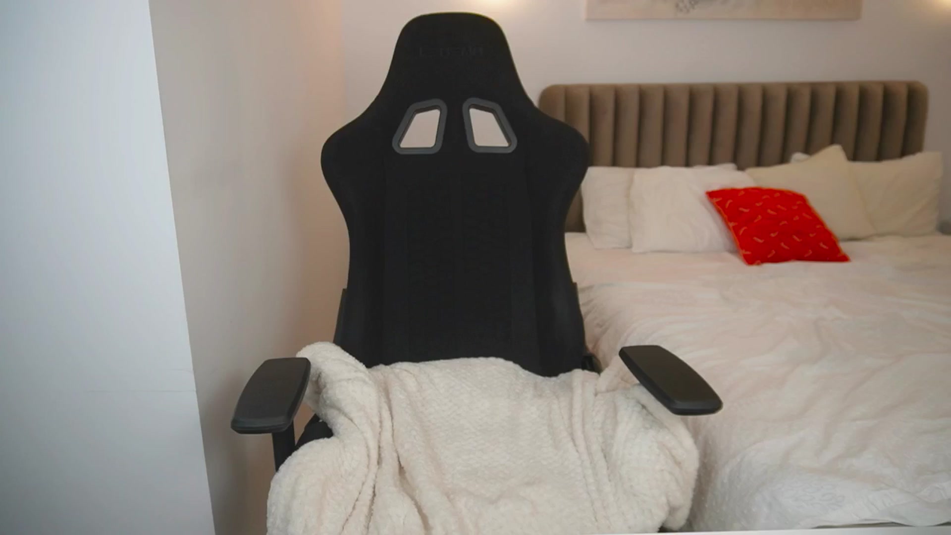 Gallery image thumbnail from Doll_Amy's myfreecams stream on, 12/26/2024, 21:35 image 7 of 20