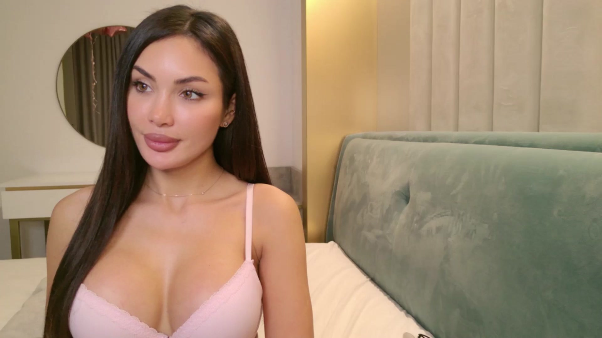 Gallery image thumbnail from Doll_lexi's myfreecams stream on, 11/09/2025, 19:04 image 12 of 20