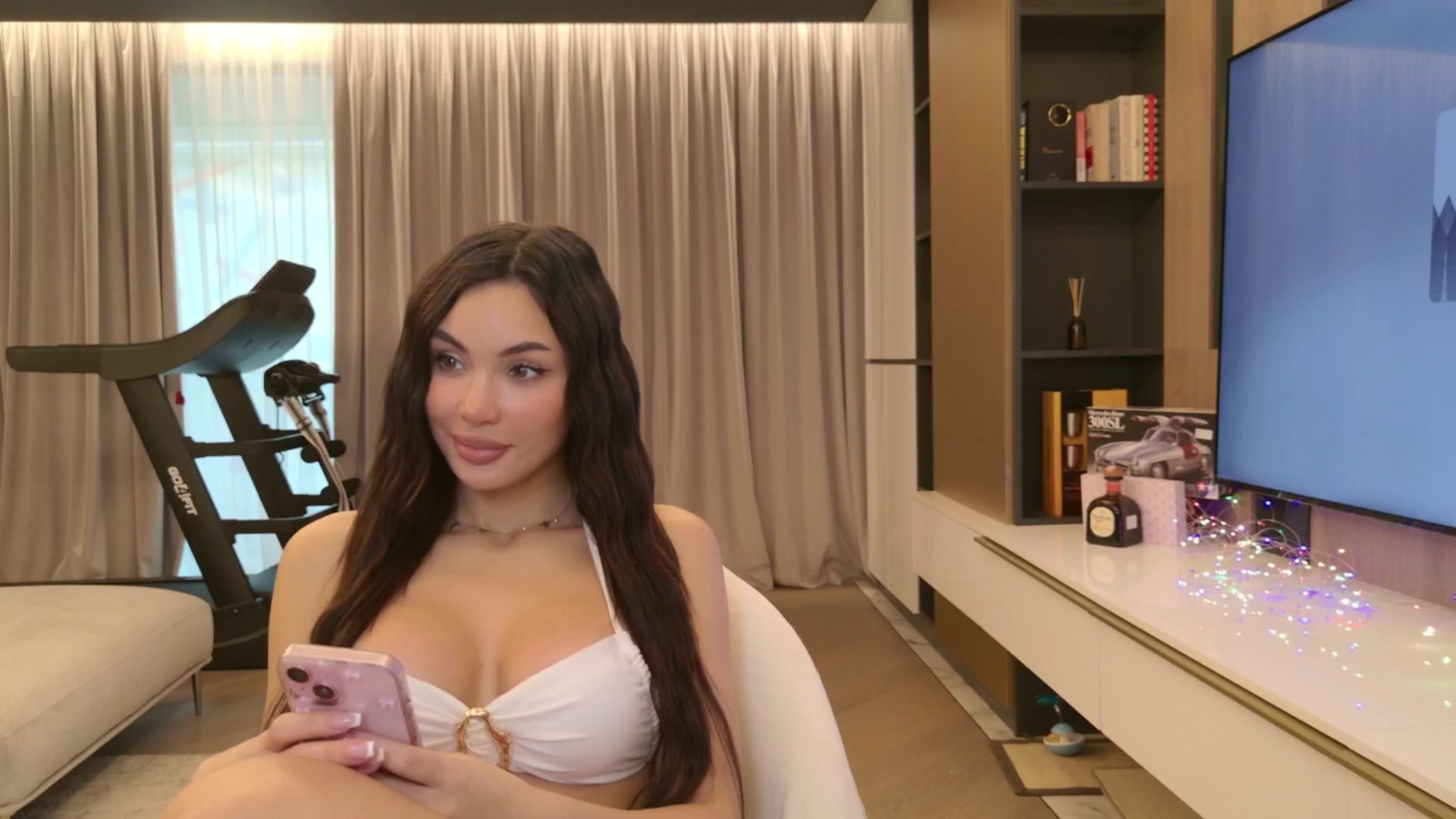 Gallery image thumbnail from Doll_lexi's myfreecams stream on, 01/22/2026, 12:22 image 15 of 20