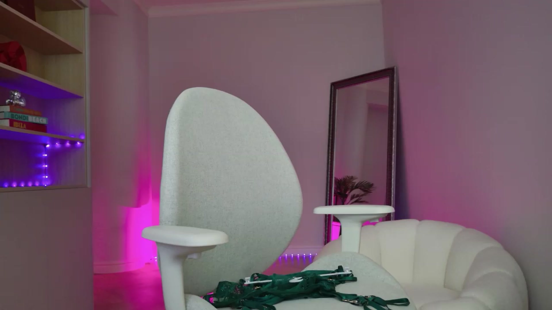 Gallery image thumbnail from Doll_lexi's myfreecams stream on, 05/13/2026, 14:48 image 12 of 20