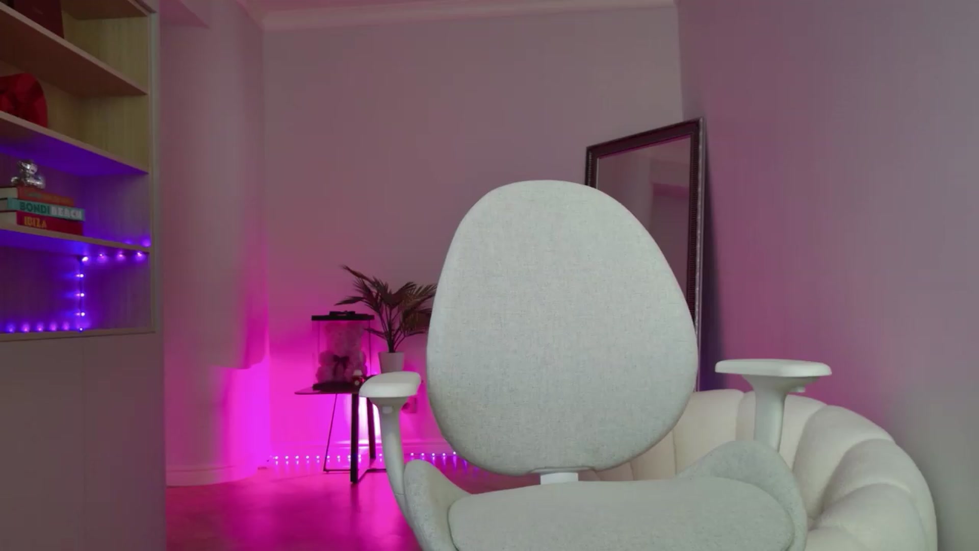 Gallery image thumbnail from Doll_lexi's myfreecams stream on, 05/13/2026, 14:48 image 13 of 20