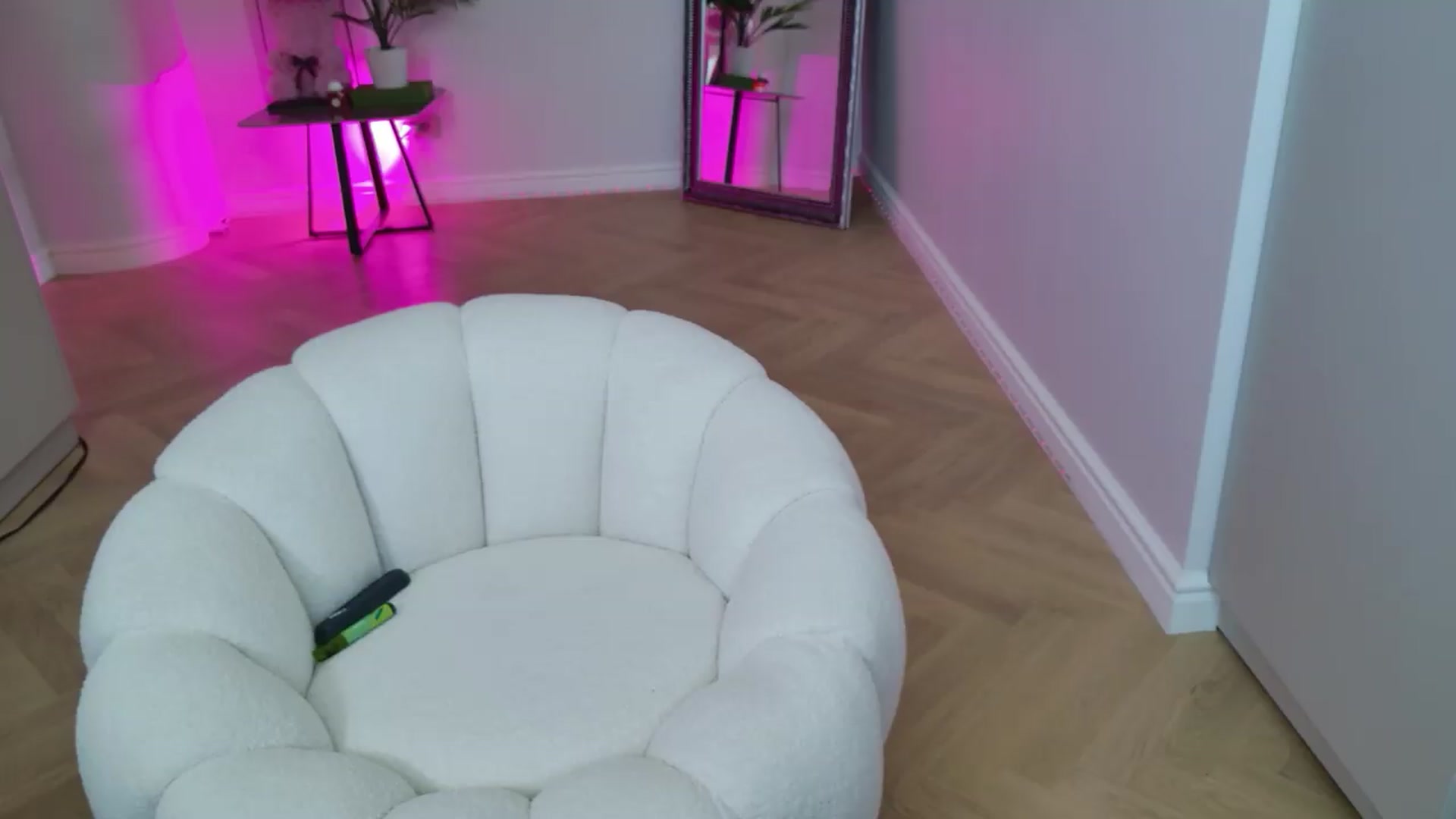Gallery image thumbnail from Doll_lexi's myfreecams stream on, 05/15/2026, 12:51 image 18 of 20