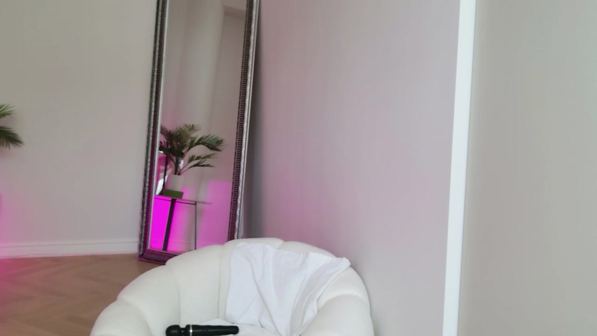 Gallery image thumbnail from Doll_lexi's myfreecams stream on, 05/19/2026, 12:27 image 10 of 20