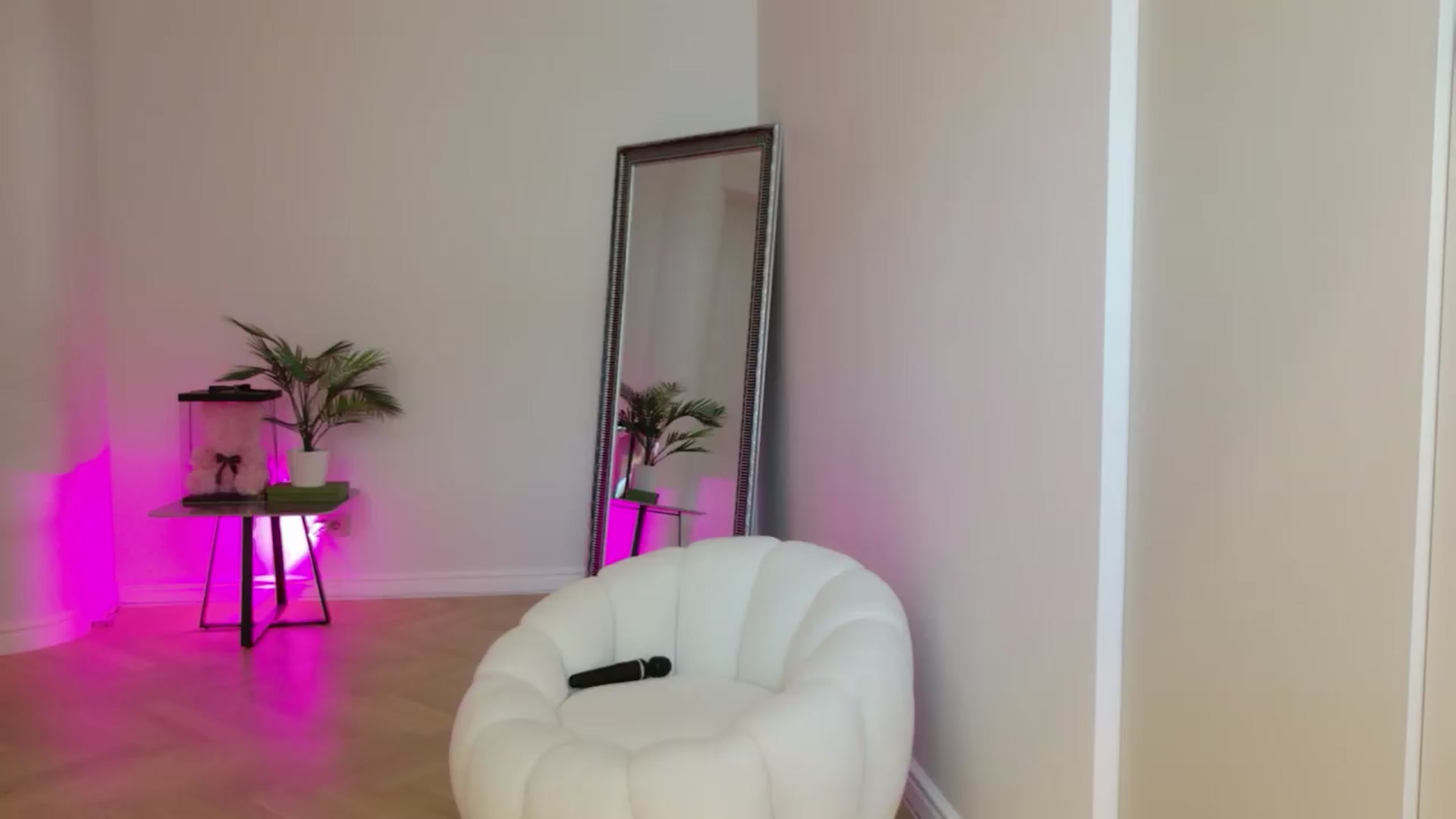 Gallery image thumbnail from Doll_lexi's myfreecams stream on, 05/23/2026, 13:41 image 13 of 20