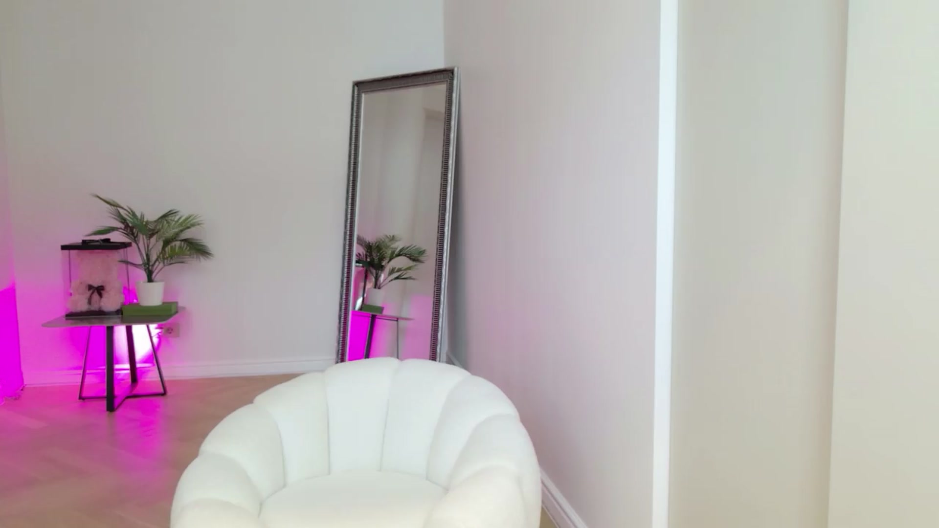 Gallery image thumbnail from Doll_lexi's myfreecams stream on, 05/25/2026, 13:56 image 12 of 20