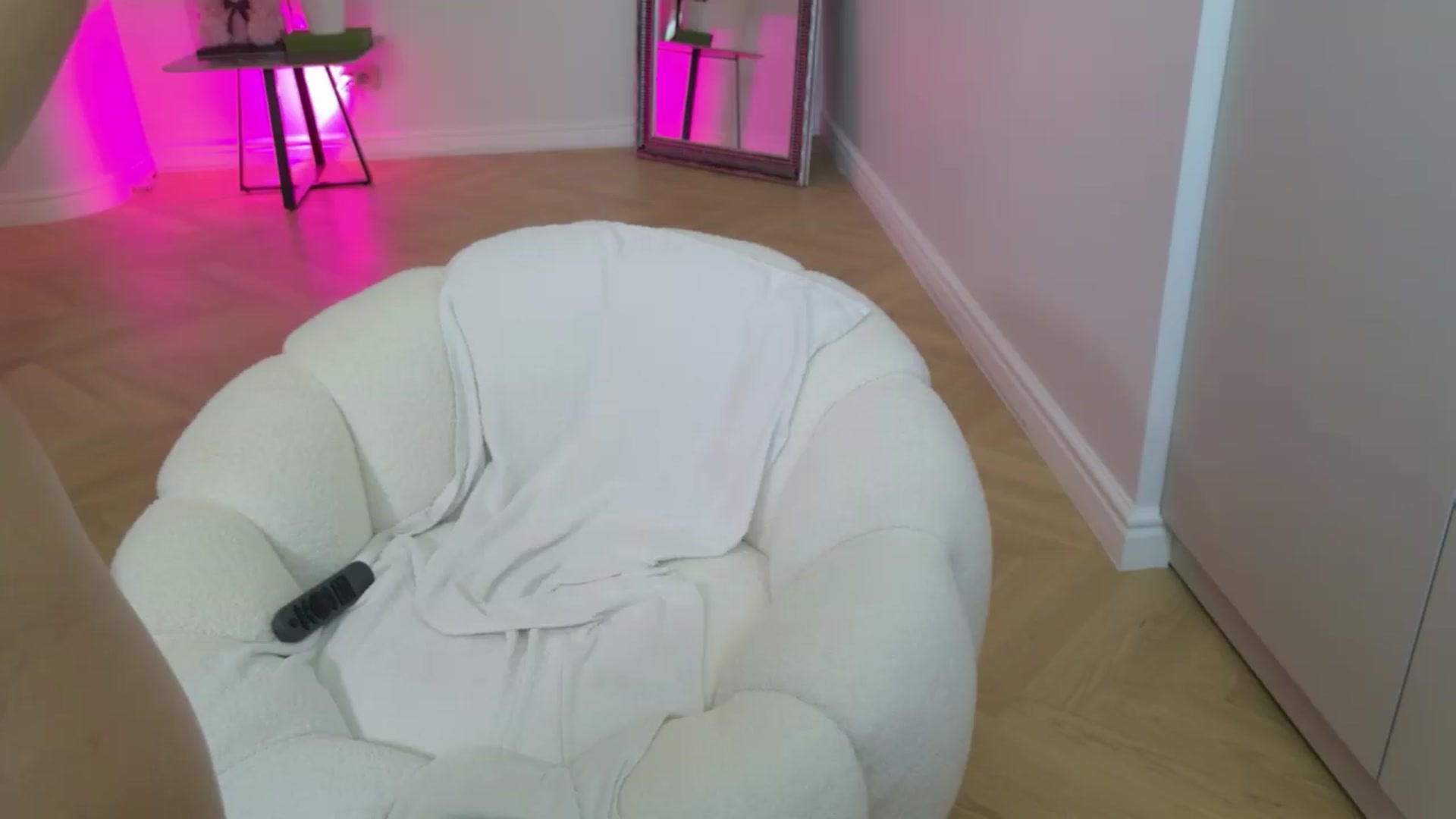 Gallery image thumbnail from Doll_lexi's myfreecams stream on, 05/27/2026, 13:06 image 11 of 20