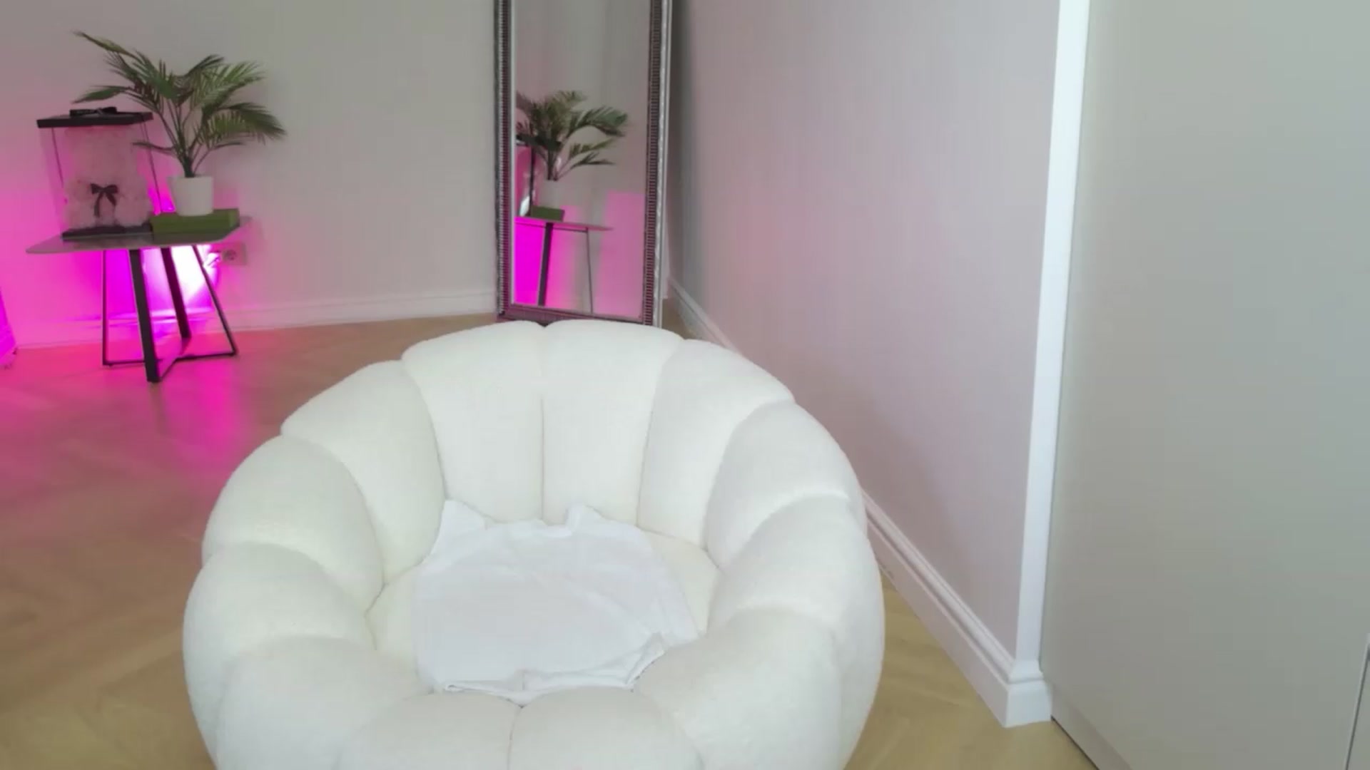 Gallery image thumbnail from Doll_lexi's myfreecams stream on, 05/31/2026, 13:21 image 4 of 20