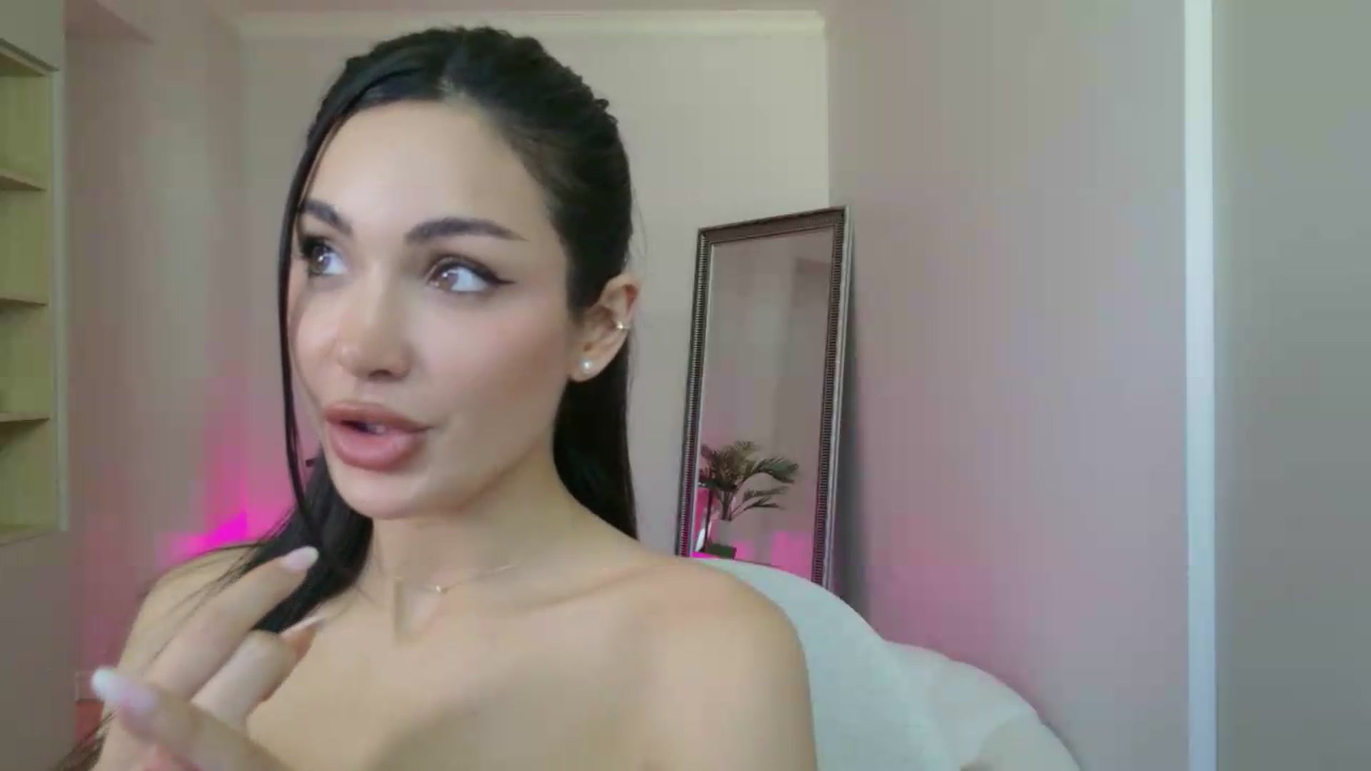 Gallery image thumbnail from Doll_lexi's myfreecams stream on, 06/14/2026, 12:27 image 10 of 20