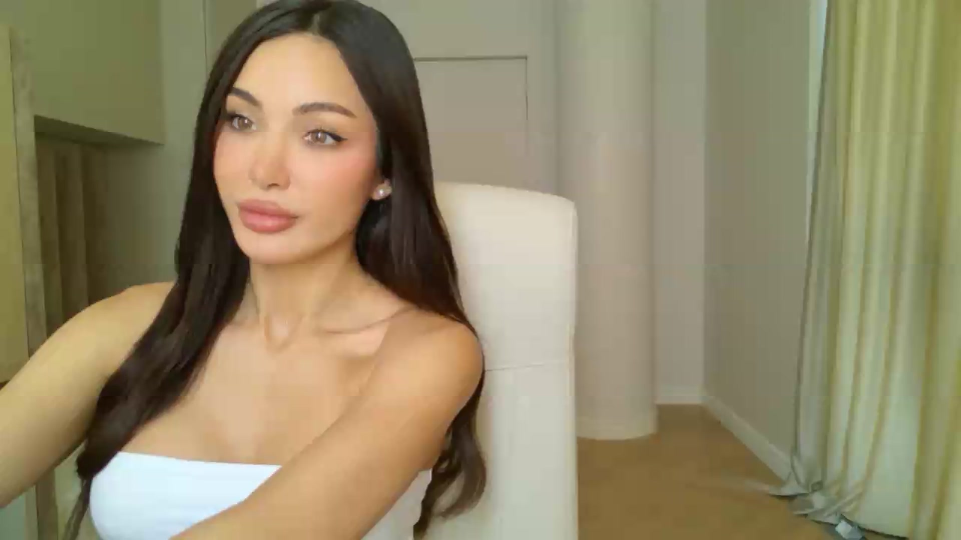 Gallery image thumbnail from Doll_lexi's myfreecams stream on, 06/25/2026, 11:32 image 1 of 20