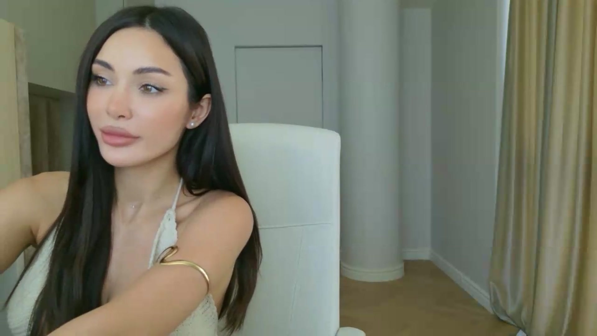 Gallery image thumbnail from Doll_lexi's myfreecams stream on, 06/27/2026, 08:56 image 12 of 20