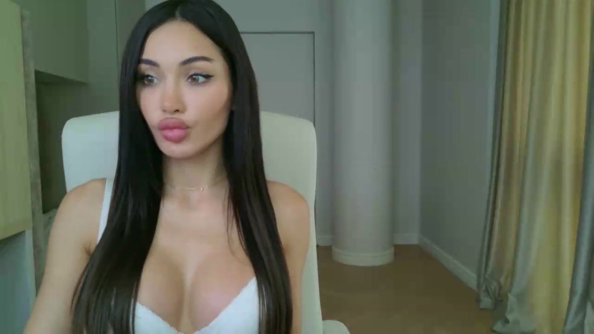 Gallery image thumbnail from Doll_lexi's myfreecams stream on, 07/08/2026, 13:28 image 8 of 20