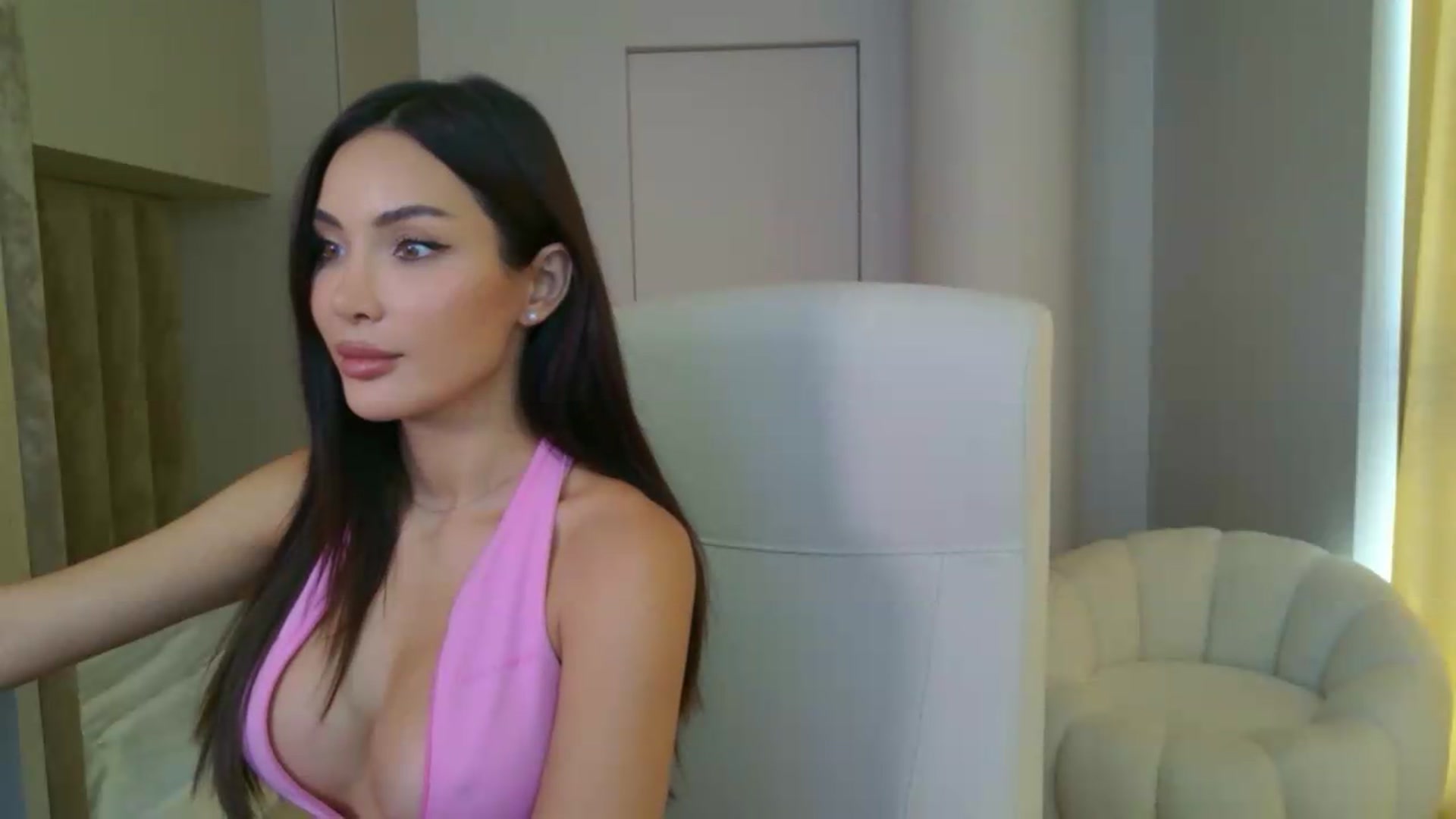Gallery image thumbnail from Doll_lexi's myfreecams stream on, 08/17/2026, 13:07 image 13 of 20