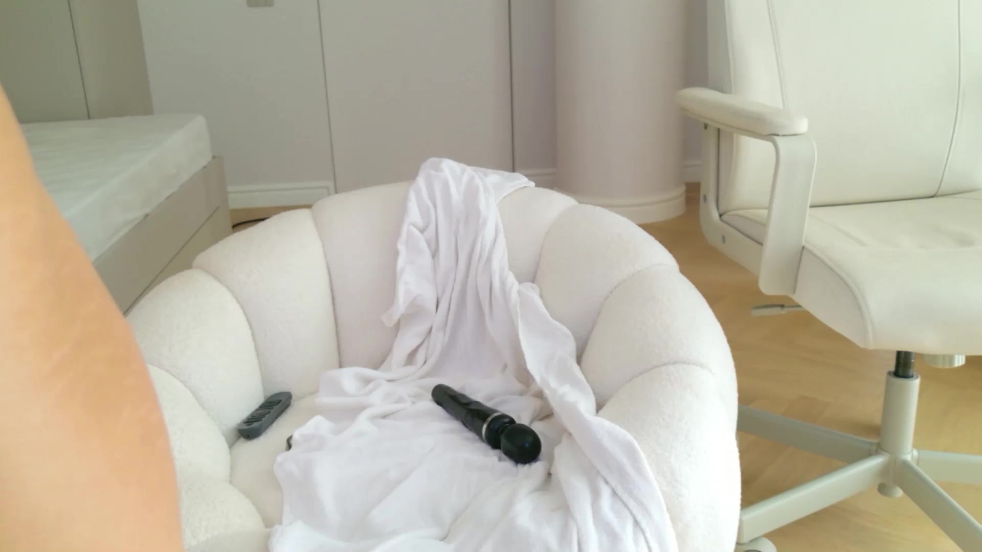 Gallery image thumbnail from Doll_lexi's myfreecams stream on, 08/21/2026, 12:56 image 14 of 20