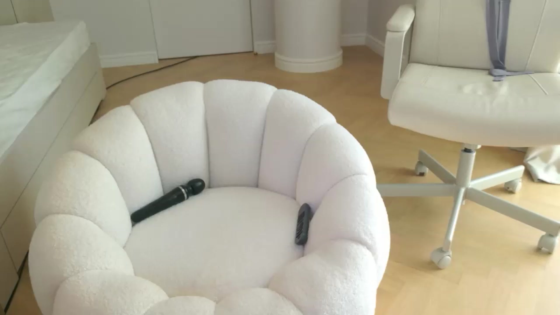 Gallery image thumbnail from Doll_lexi's myfreecams stream on, 09/05/2026, 12:45 image 11 of 20