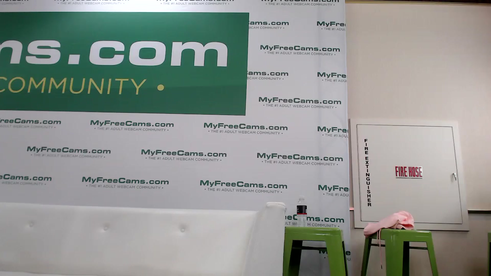 Gallery image thumbnail from Dollfacedangr's myfreecams stream on, 01/04/2023, 23:56 image 6 of 20