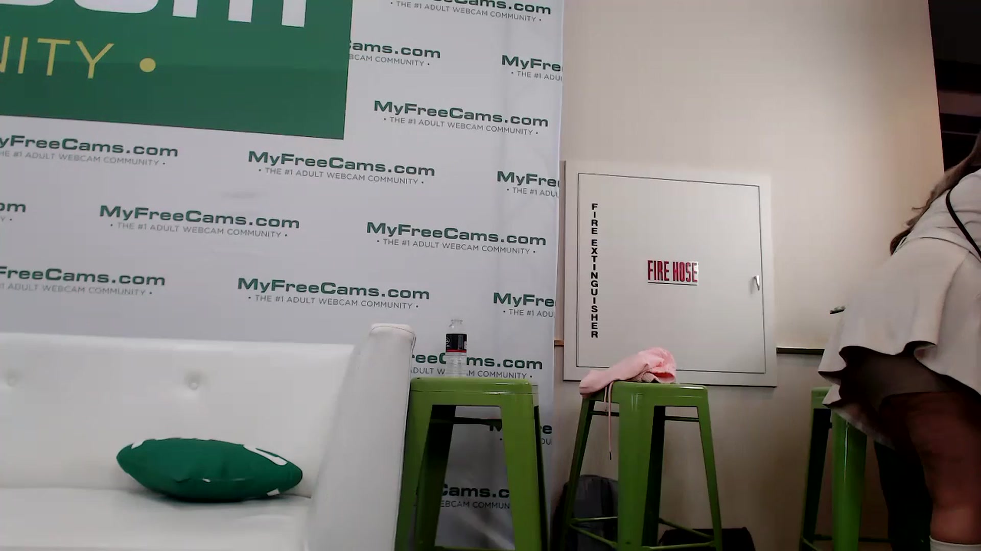 Gallery image thumbnail from Dollfacedangr's myfreecams stream on, 01/04/2023, 23:56 image 15 of 20