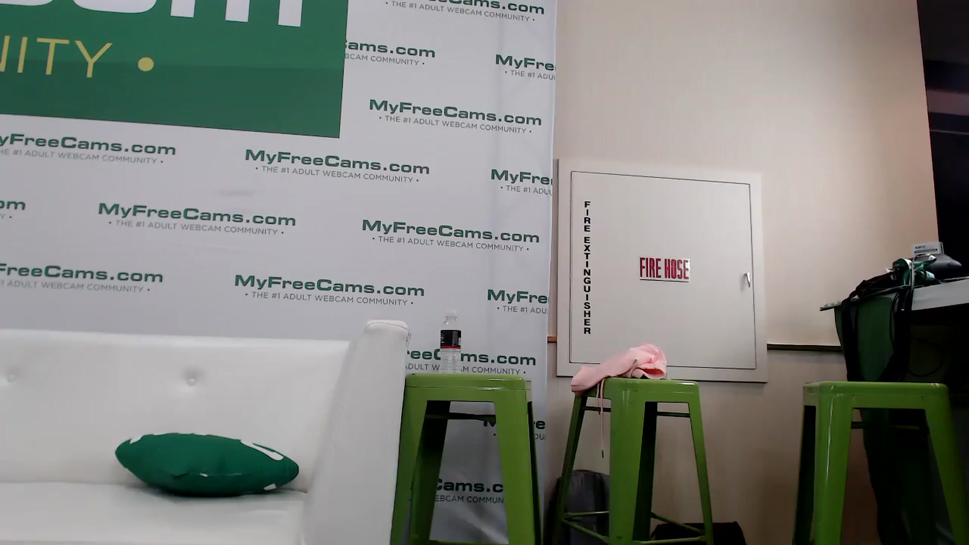 Gallery image thumbnail from Dollfacedangr's myfreecams stream on, 01/04/2023, 23:56 image 16 of 20