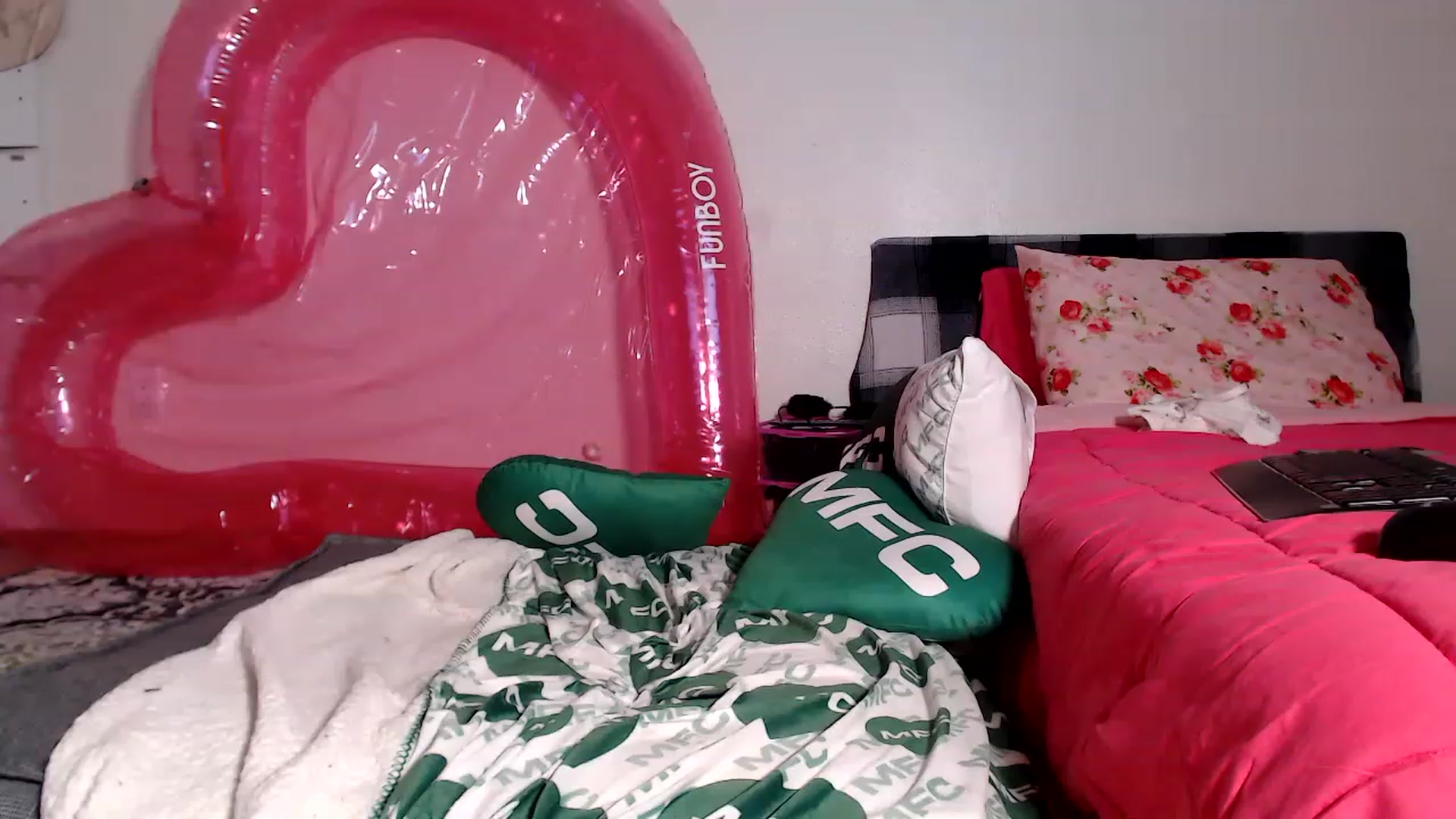 Gallery image thumbnail from Dollfacedangr's myfreecams stream on, 02/07/2023, 07:16 image 15 of 20