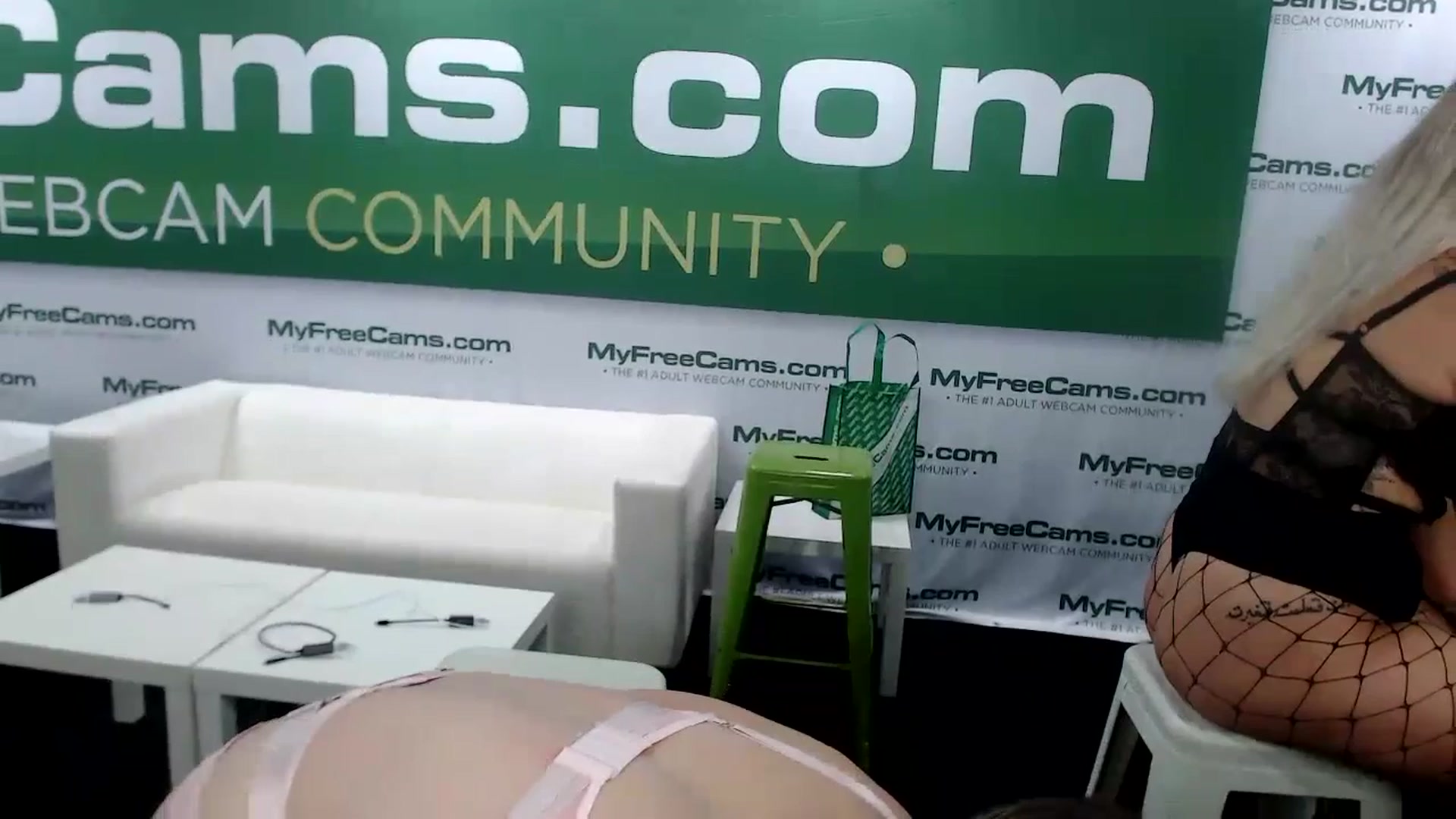 Gallery image thumbnail from Dollfacedangr's myfreecams stream on, 07/15/2023, 19:55 image 16 of 20