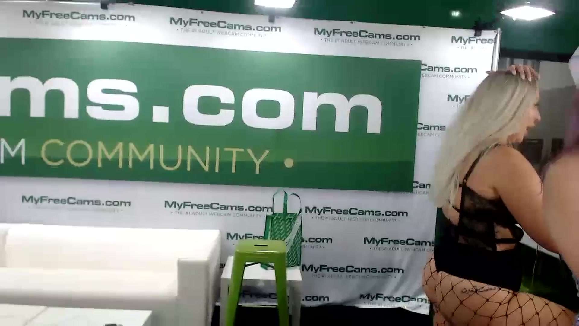 Gallery image thumbnail from Dollfacedangr's myfreecams stream on, 07/15/2023, 19:55 image 10 of 20