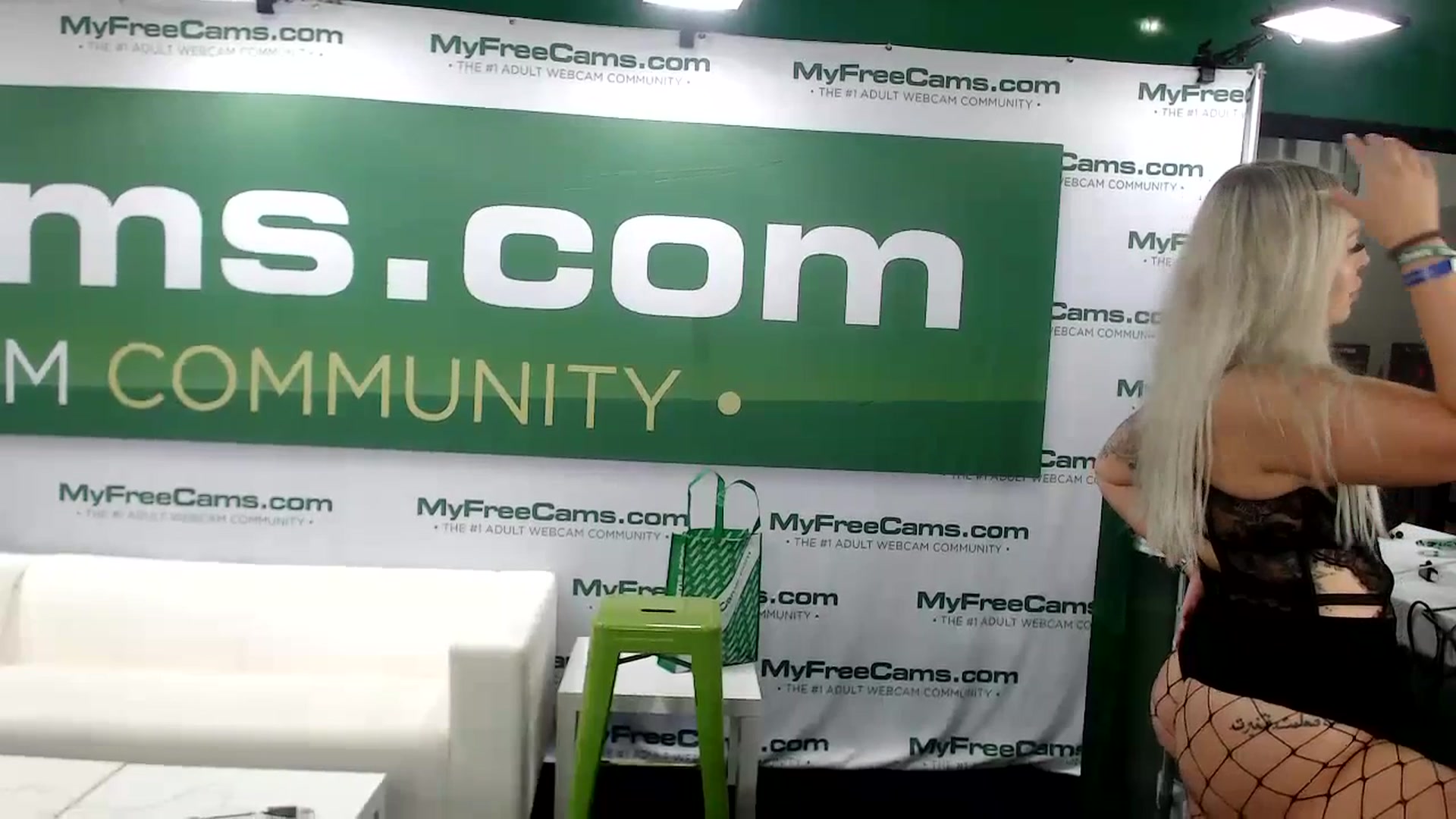 Gallery image thumbnail from Dollfacedangr's myfreecams stream on, 07/15/2023, 19:55 image 8 of 20