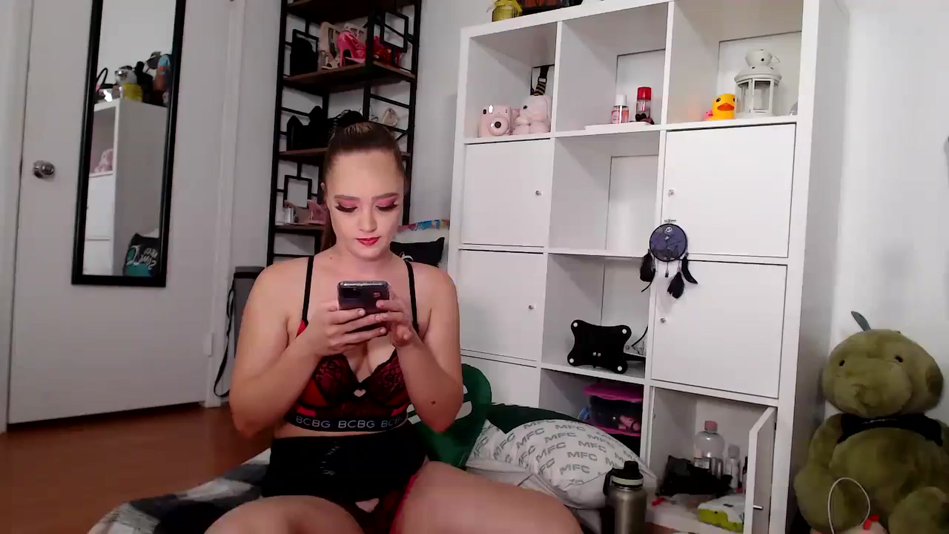 Gallery image thumbnail from Dollfacedangr's myfreecams stream on, 08/25/2023, 03:48 image 19 of 20
