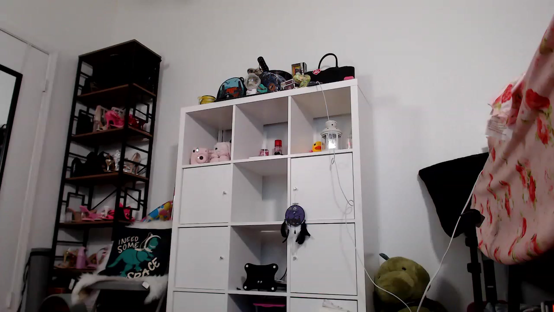 Gallery image thumbnail from Dollfacedangr's myfreecams stream on, 08/27/2023, 04:35 image 17 of 20