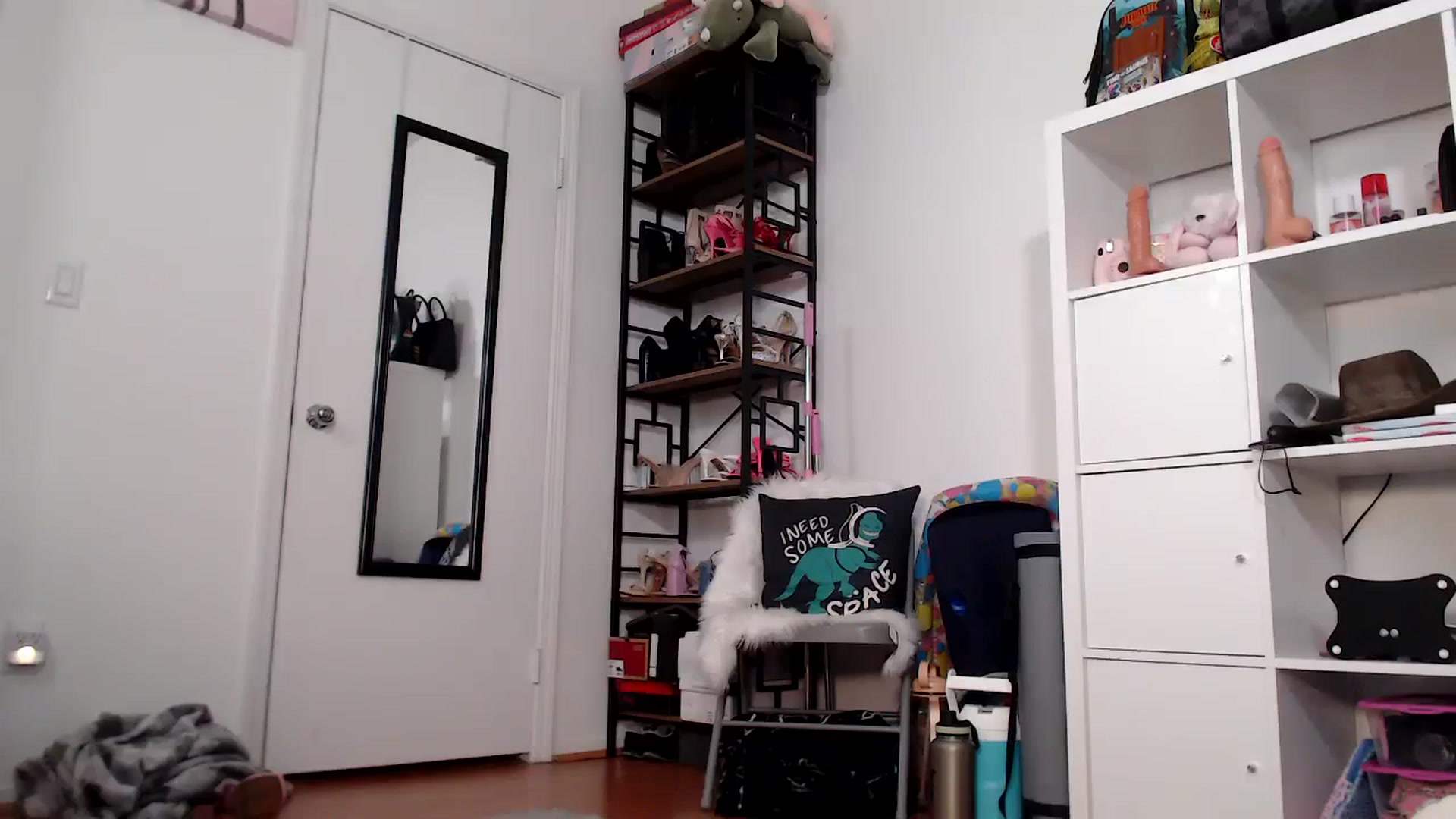 Gallery image thumbnail from Dollfacedangr's myfreecams stream on, 09/17/2023, 03:44 image 20 of 20