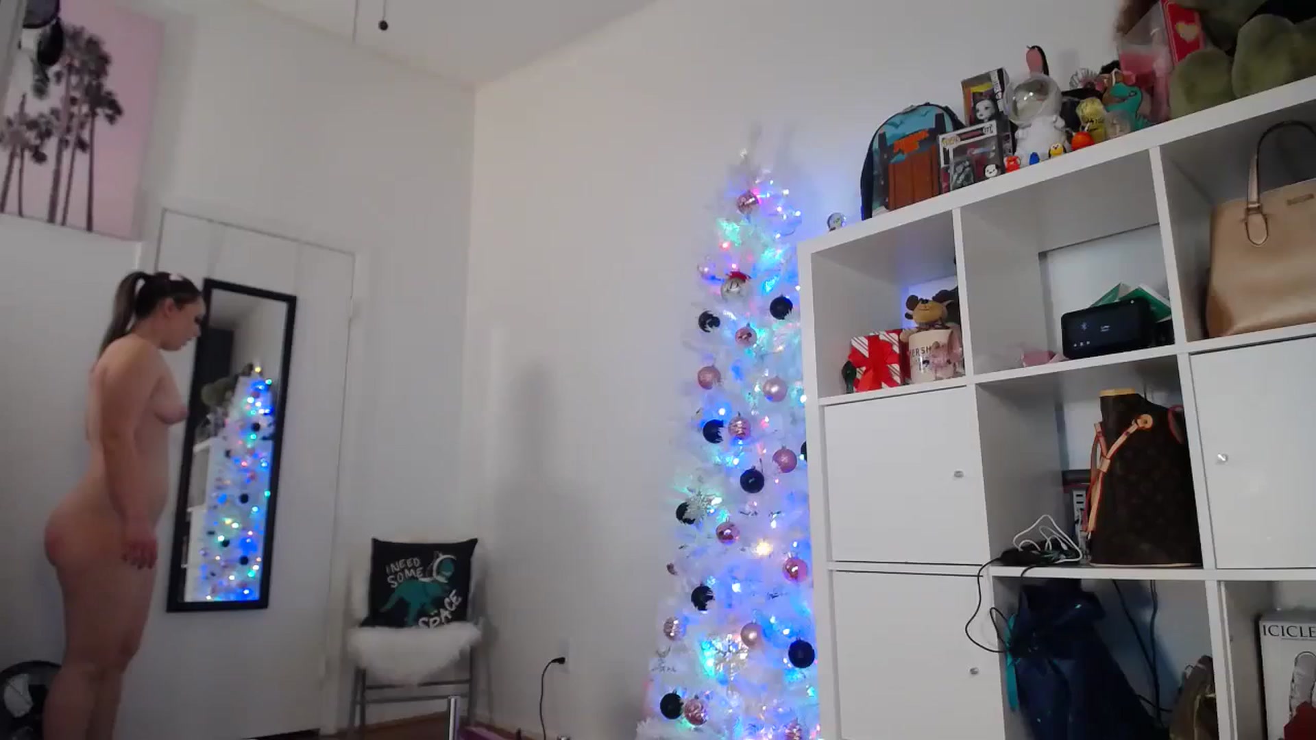 Gallery image thumbnail from Dollfacedangr's myfreecams stream on, 12/21/2023, 02:21 image 1 of 20