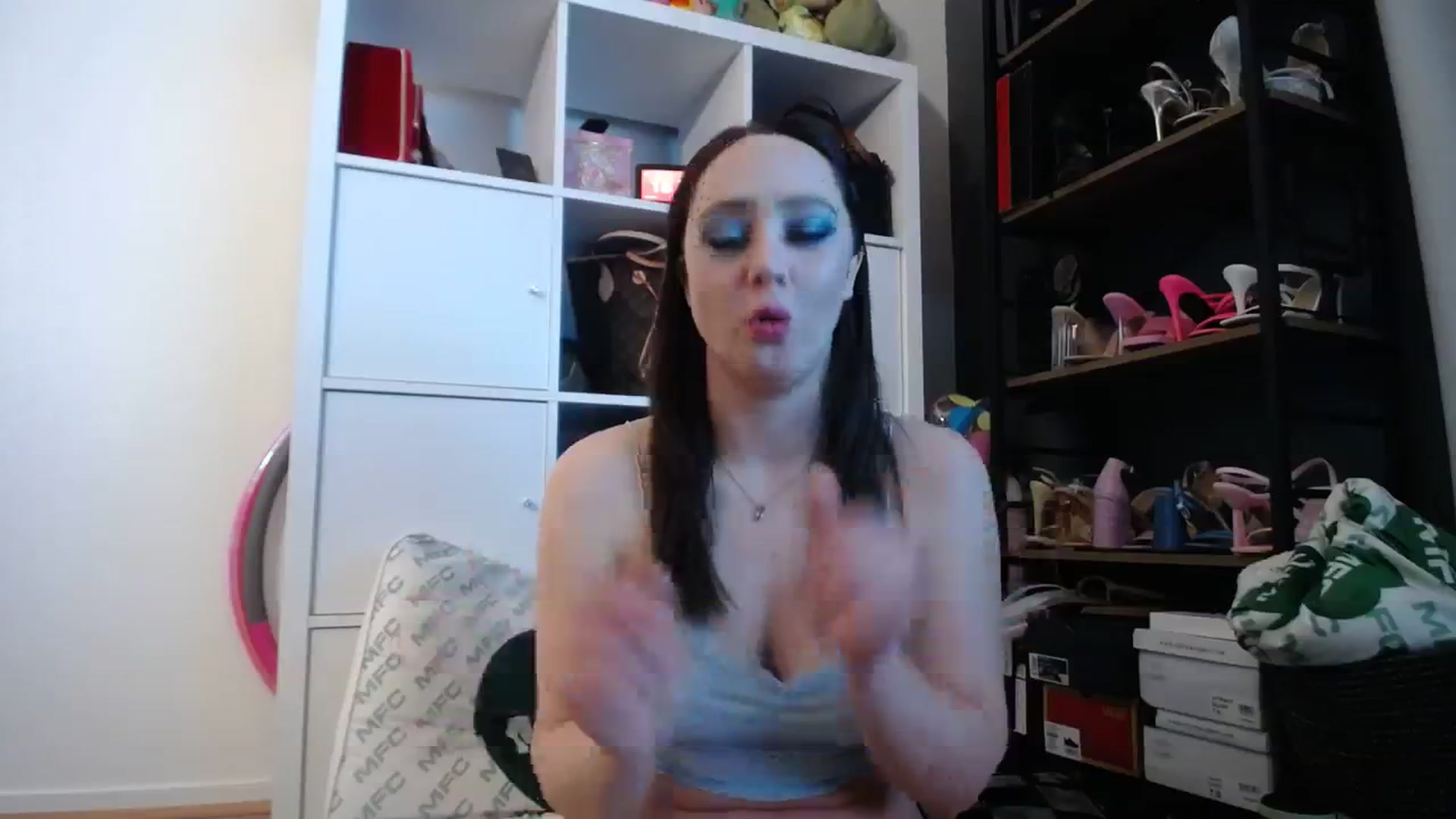 Gallery image thumbnail from Dollfacedangr's myfreecams stream on, 01/18/2024, 02:59 image 17 of 20