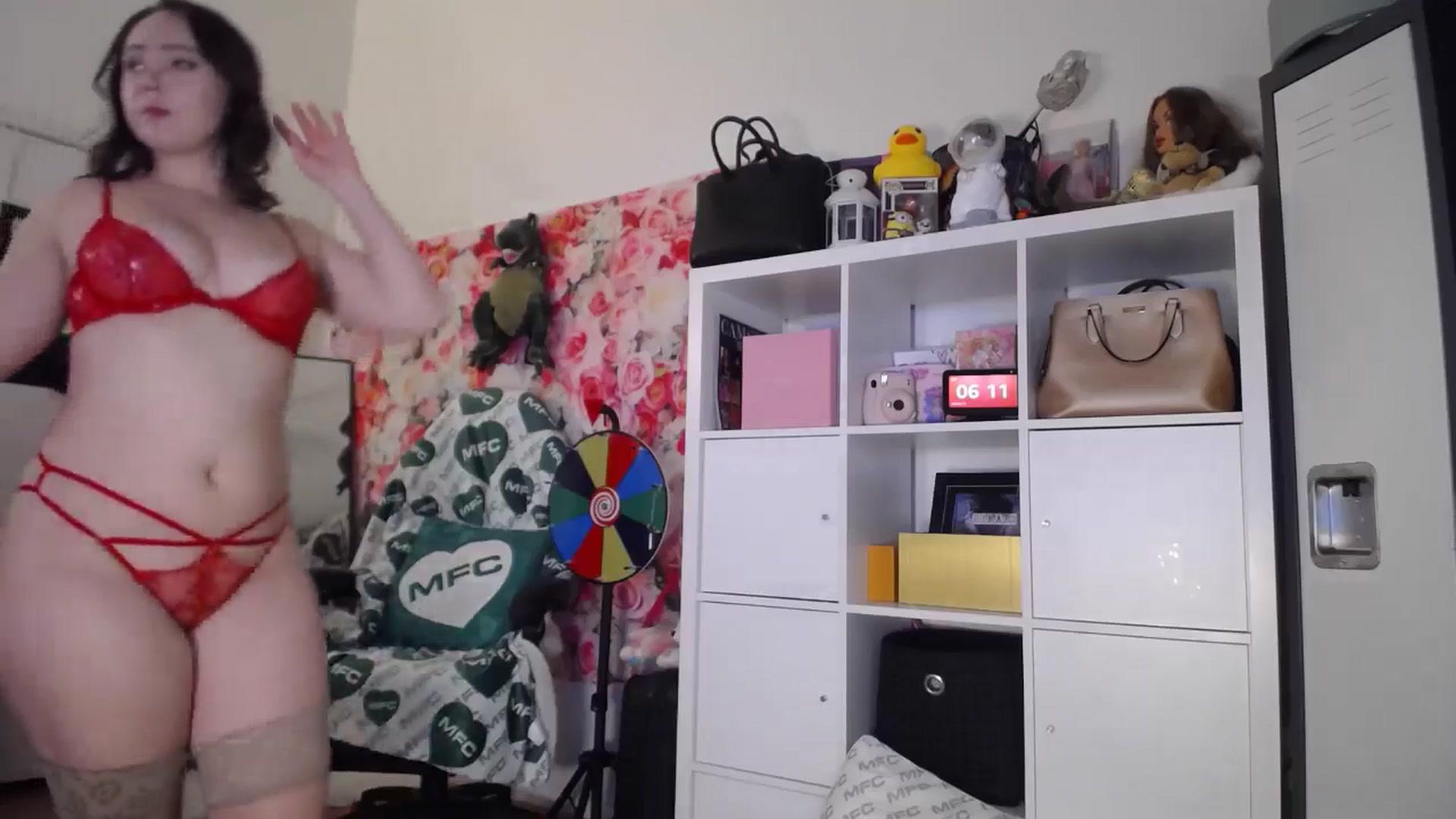 Gallery image thumbnail from Dollfacedangr's myfreecams stream on, 05/15/2024, 13:29 image 8 of 20