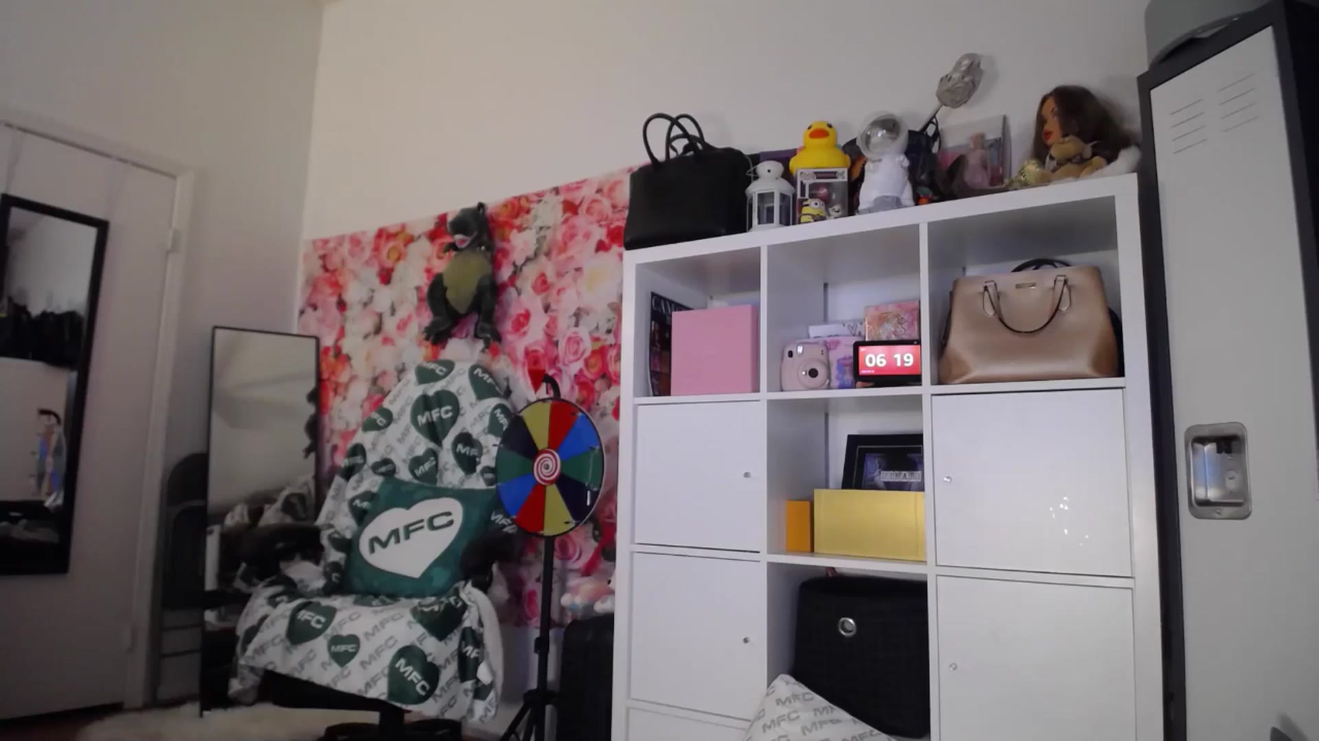 Gallery image thumbnail from Dollfacedangr's myfreecams stream on, 05/15/2024, 13:29 image 14 of 20