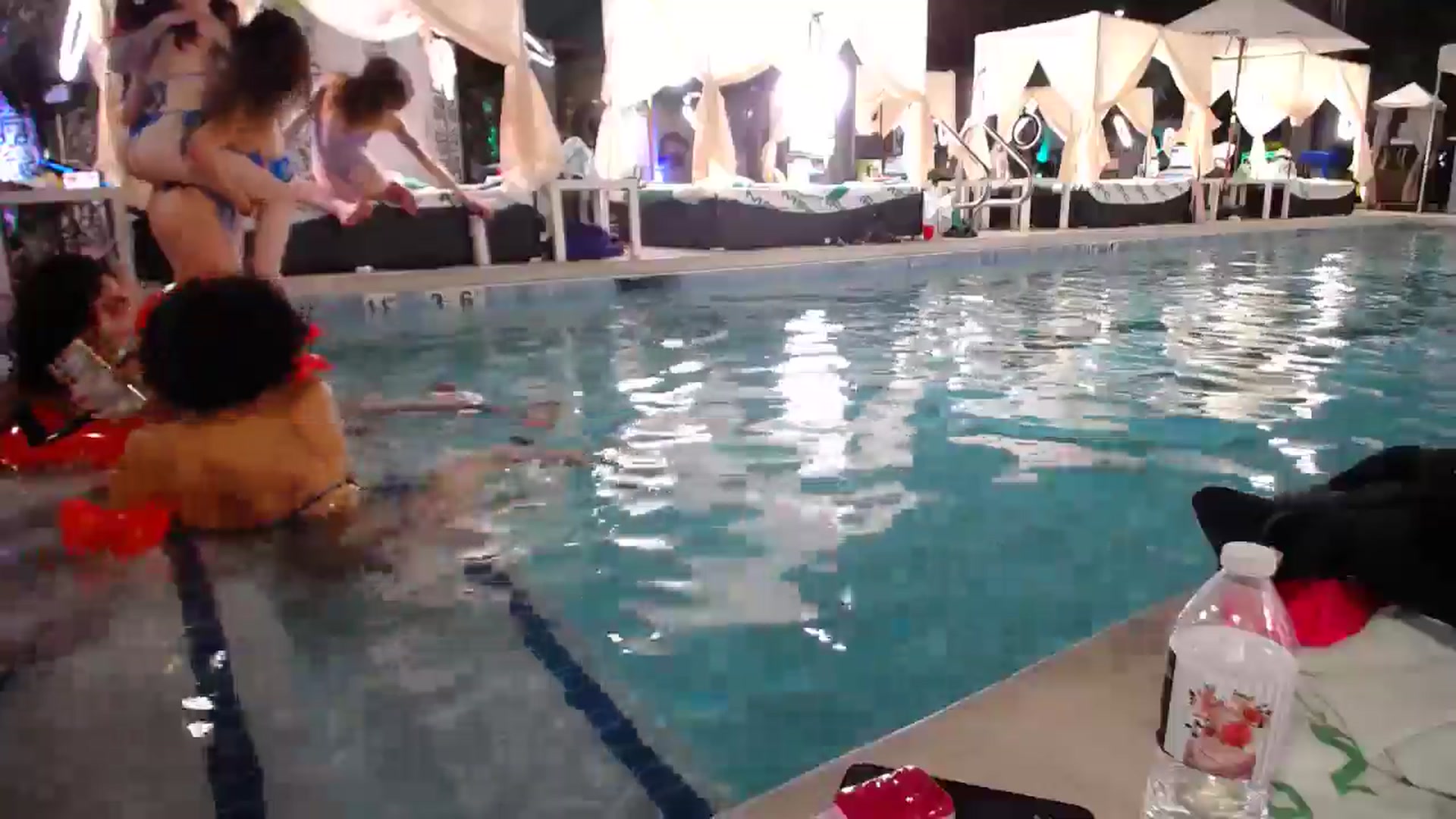 Gallery image thumbnail from Dollfacedangr's myfreecams stream on, 05/23/2024, 04:55 image 12 of 20