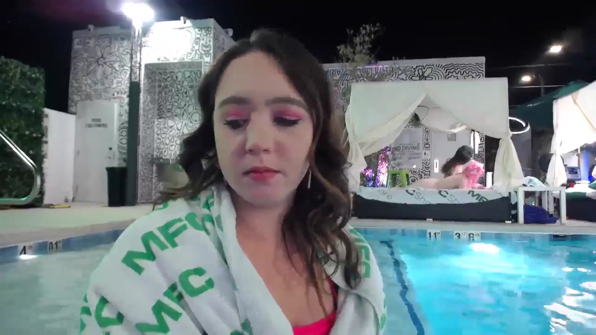 Gallery image thumbnail from Dollfacedangr's myfreecams stream on, 05/23/2024, 06:13 image 17 of 20