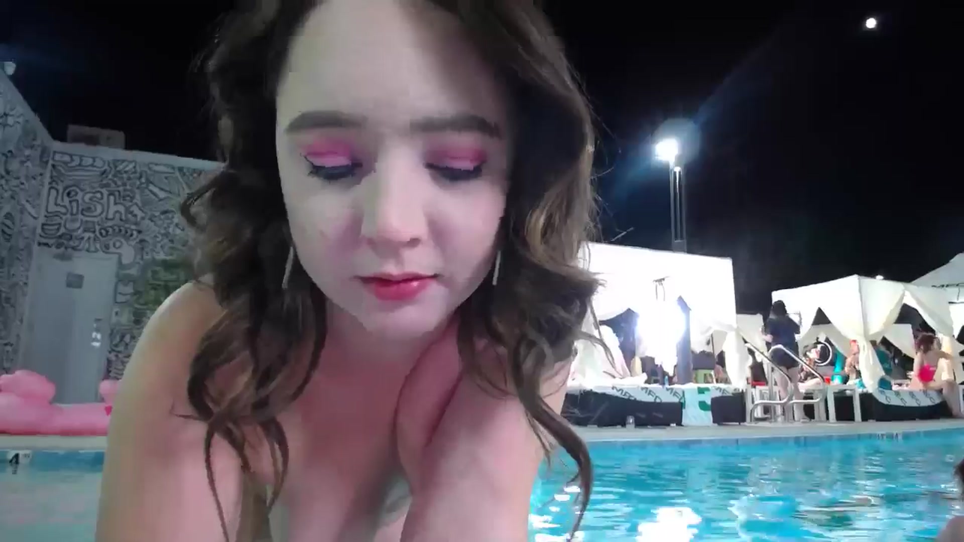 Gallery image thumbnail from Dollfacedangr's myfreecams stream on, 05/23/2024, 07:22 image 17 of 20