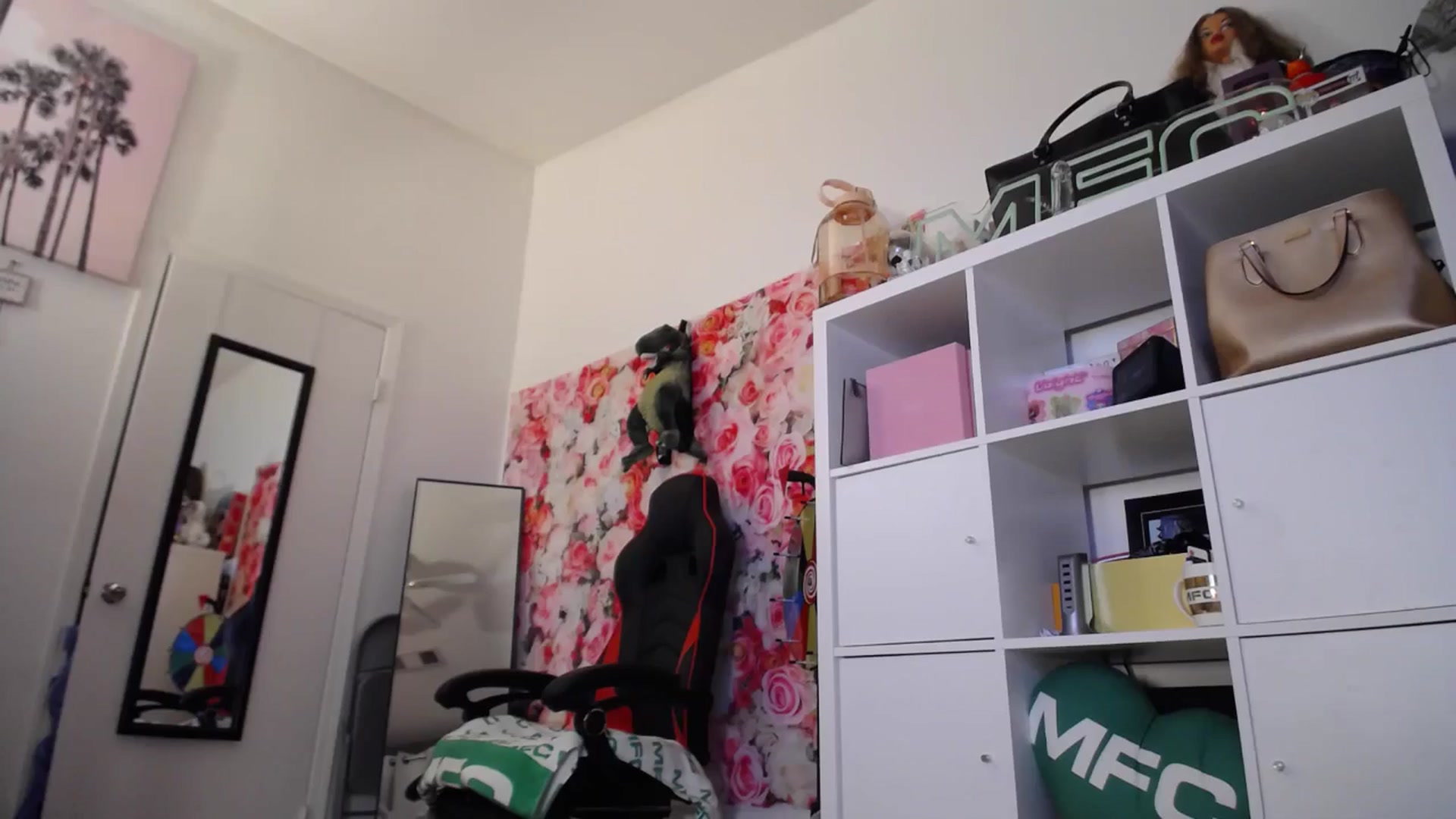Gallery image thumbnail from Dollfacedangr's myfreecams stream on, 06/04/2024, 05:27 image 14 of 20