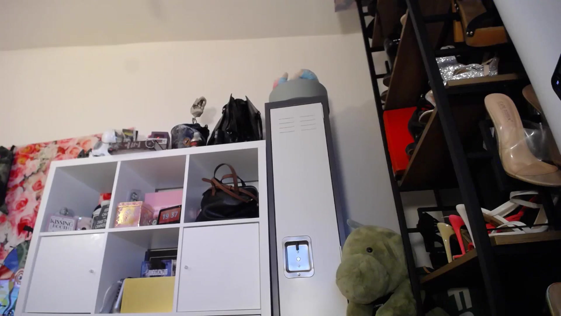 Gallery image thumbnail from Dollfacedangr's myfreecams stream on, 08/20/2024, 03:00 image 12 of 20