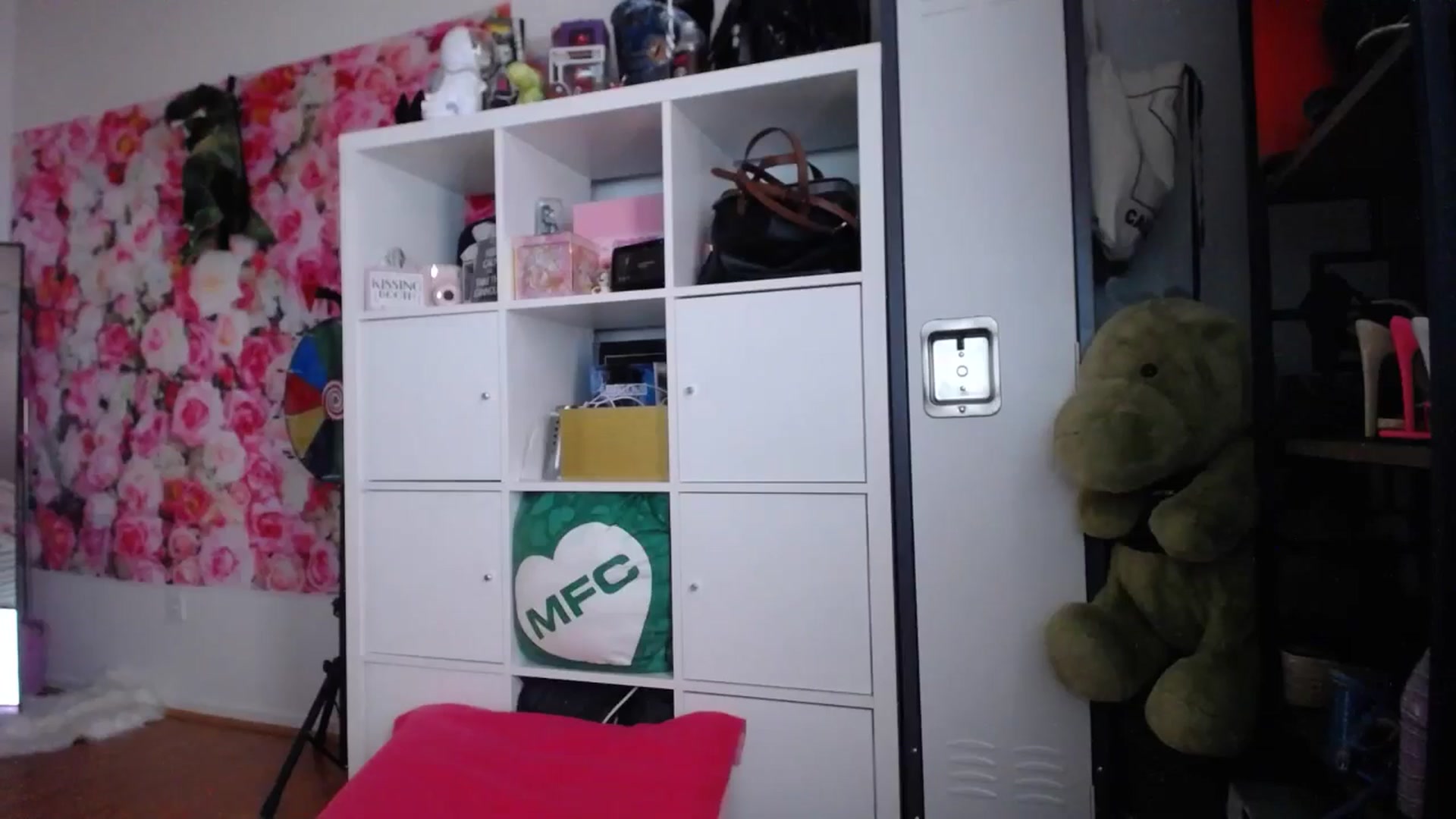 Gallery image thumbnail from Dollfacedangr's myfreecams stream on, 08/22/2024, 01:40 image 10 of 20