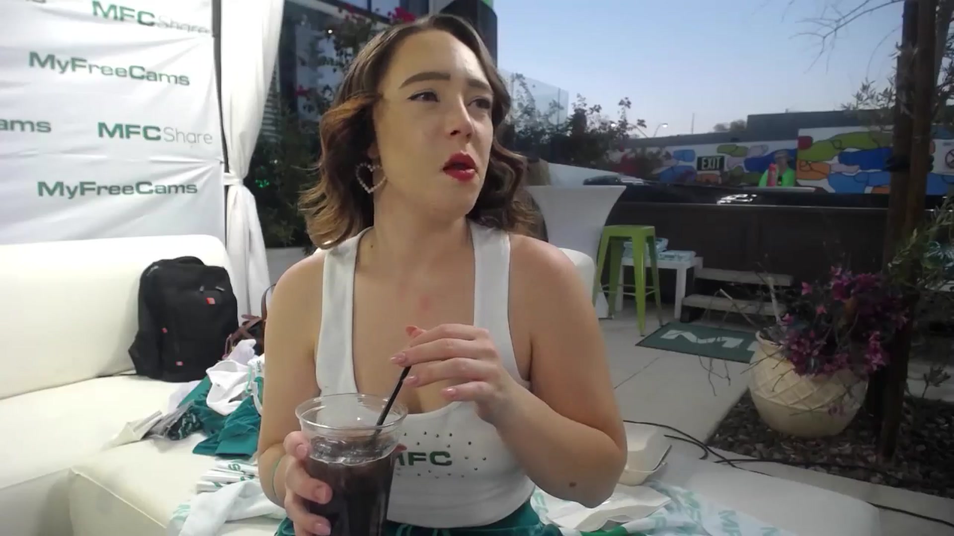 Gallery image thumbnail from Dollfacedangr's myfreecams stream on, 09/26/2024, 01:51 image 16 of 20