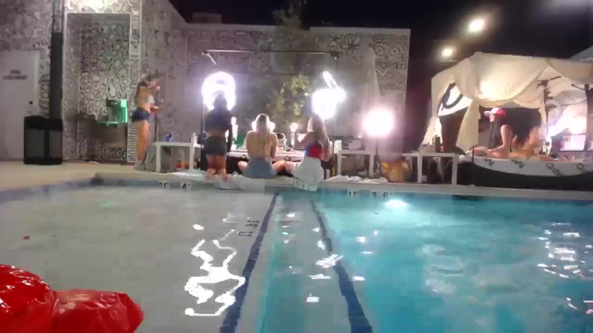 Gallery image thumbnail from Dollfacedangr's myfreecams stream on, 09/26/2024, 02:03 image 16 of 20