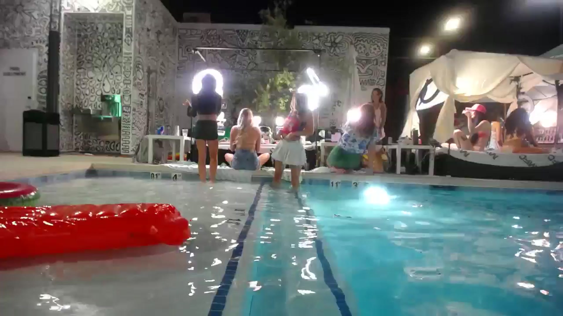 Gallery image thumbnail from Dollfacedangr's myfreecams stream on, 09/26/2024, 02:03 image 19 of 20