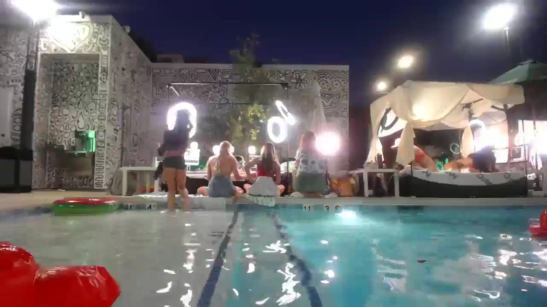 Gallery image thumbnail from Dollfacedangr's myfreecams stream on, 09/26/2024, 02:03 image 4 of 20