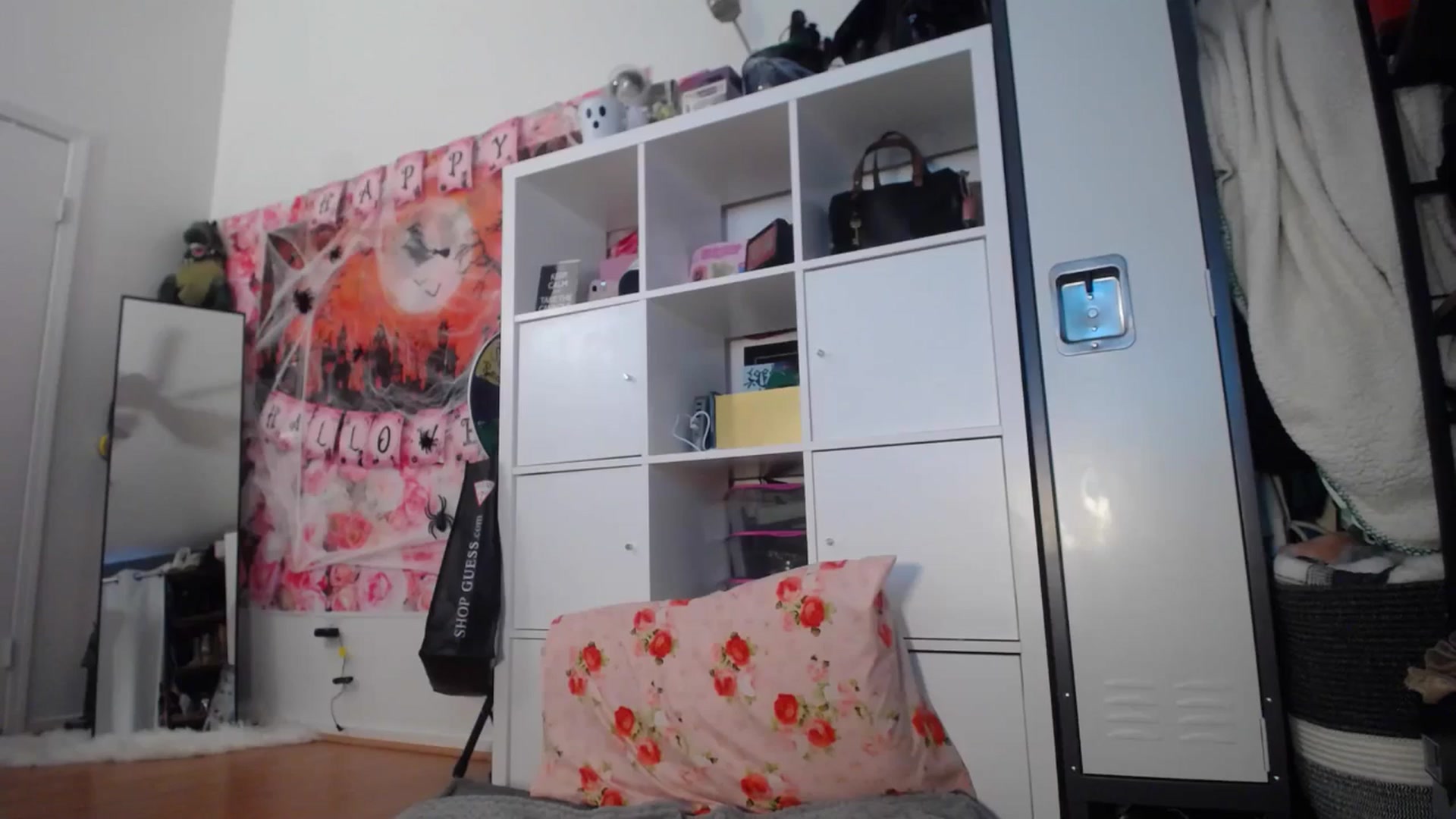 Gallery image thumbnail from Dollfacedangr's myfreecams stream on, 10/26/2024, 21:30 image 14 of 20