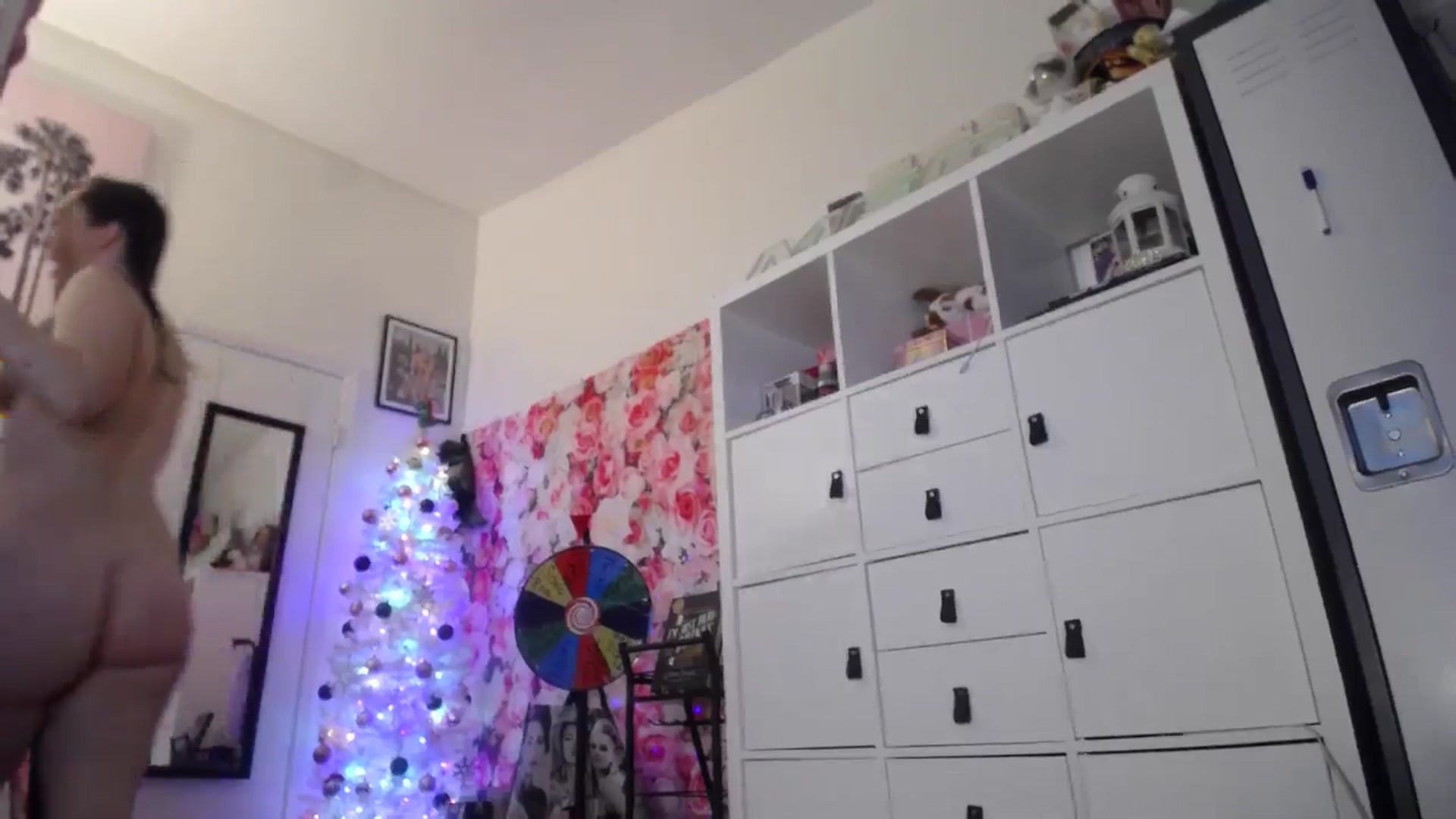 Gallery image thumbnail from Dollfacedangr's myfreecams stream on, 12/21/2024, 07:07 image 16 of 20