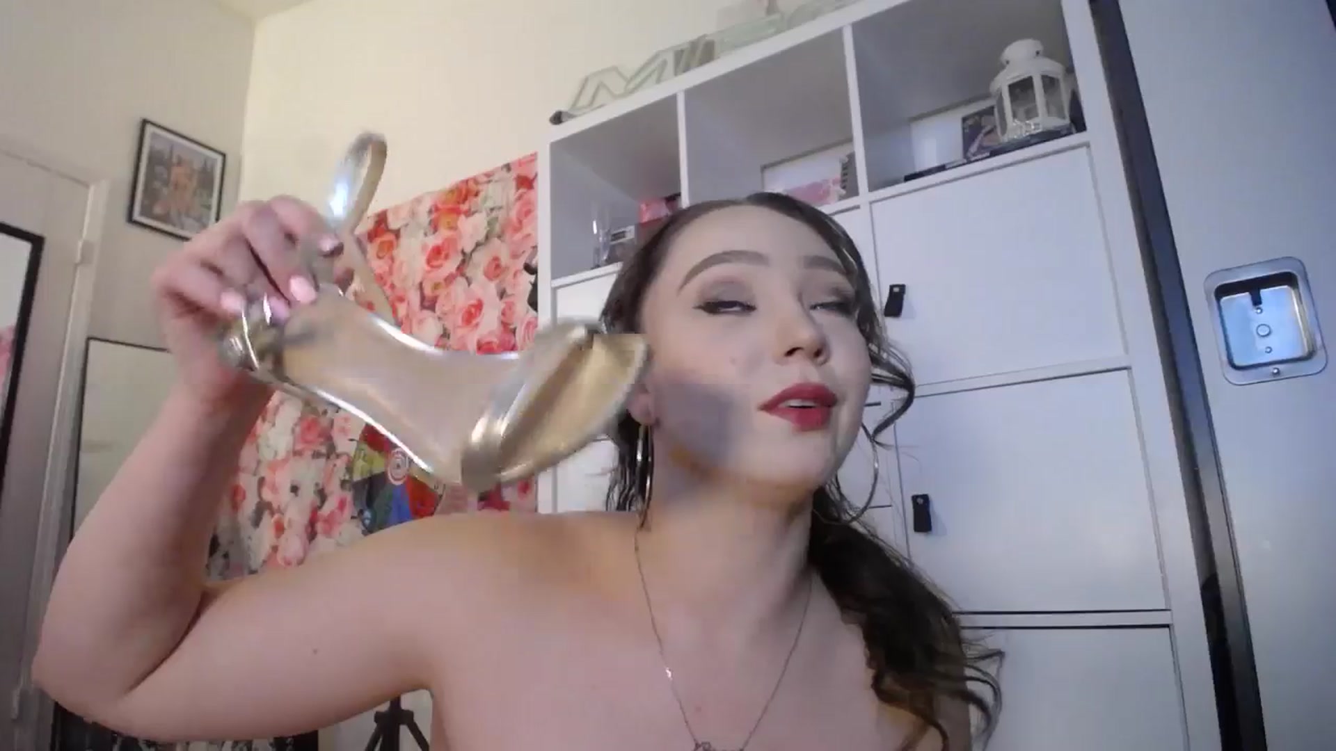 Gallery image thumbnail from Dollfacedangr's myfreecams stream on, 01/12/2025, 07:56 image 14 of 20