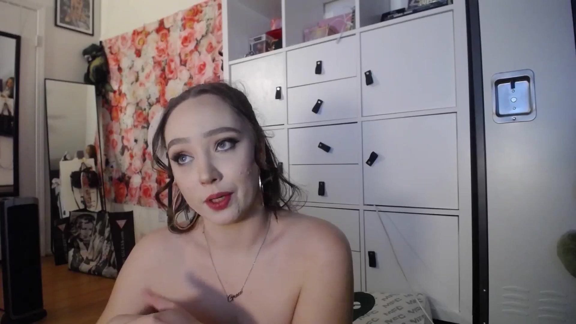 Gallery image thumbnail from Dollfacedangr's myfreecams stream on, 01/12/2025, 10:01 image 7 of 20
