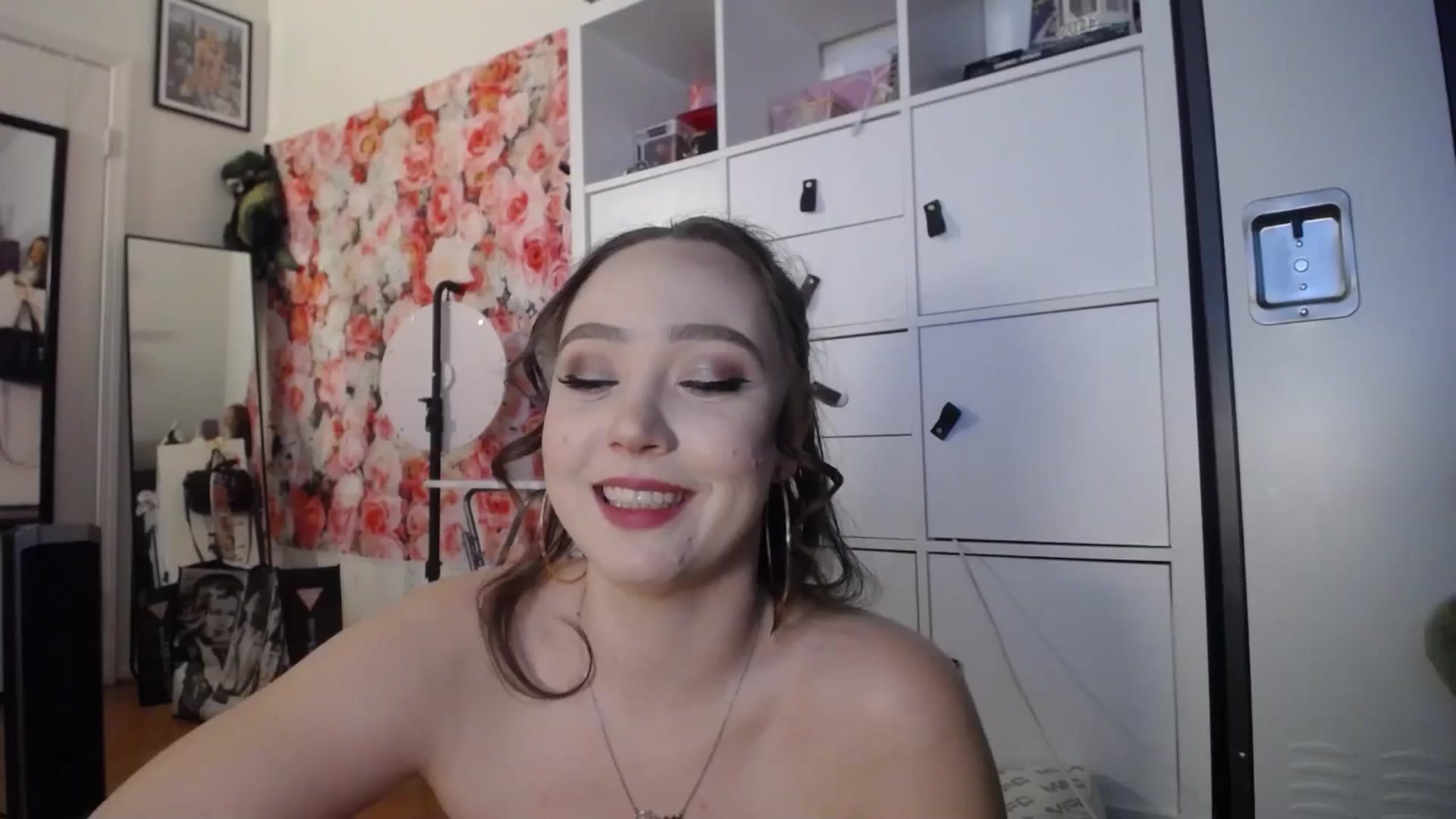 Gallery image thumbnail from Dollfacedangr's myfreecams stream on, 01/12/2025, 10:01 image 5 of 20